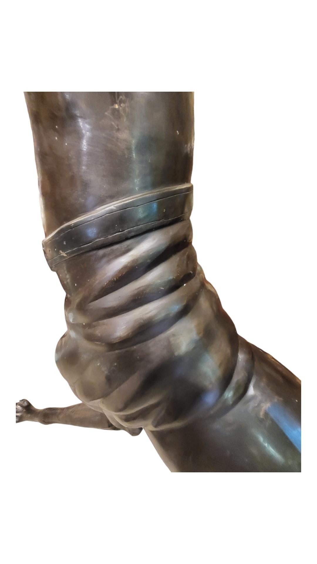 Una scultura in bronzo di dimensioni extra large come un levriero
Questa scultura è piuttosto rara a causa delle sue dimensioni.
Mi fa sempre sorridere perché ha un viso così buffo.
Date del 20° secolo