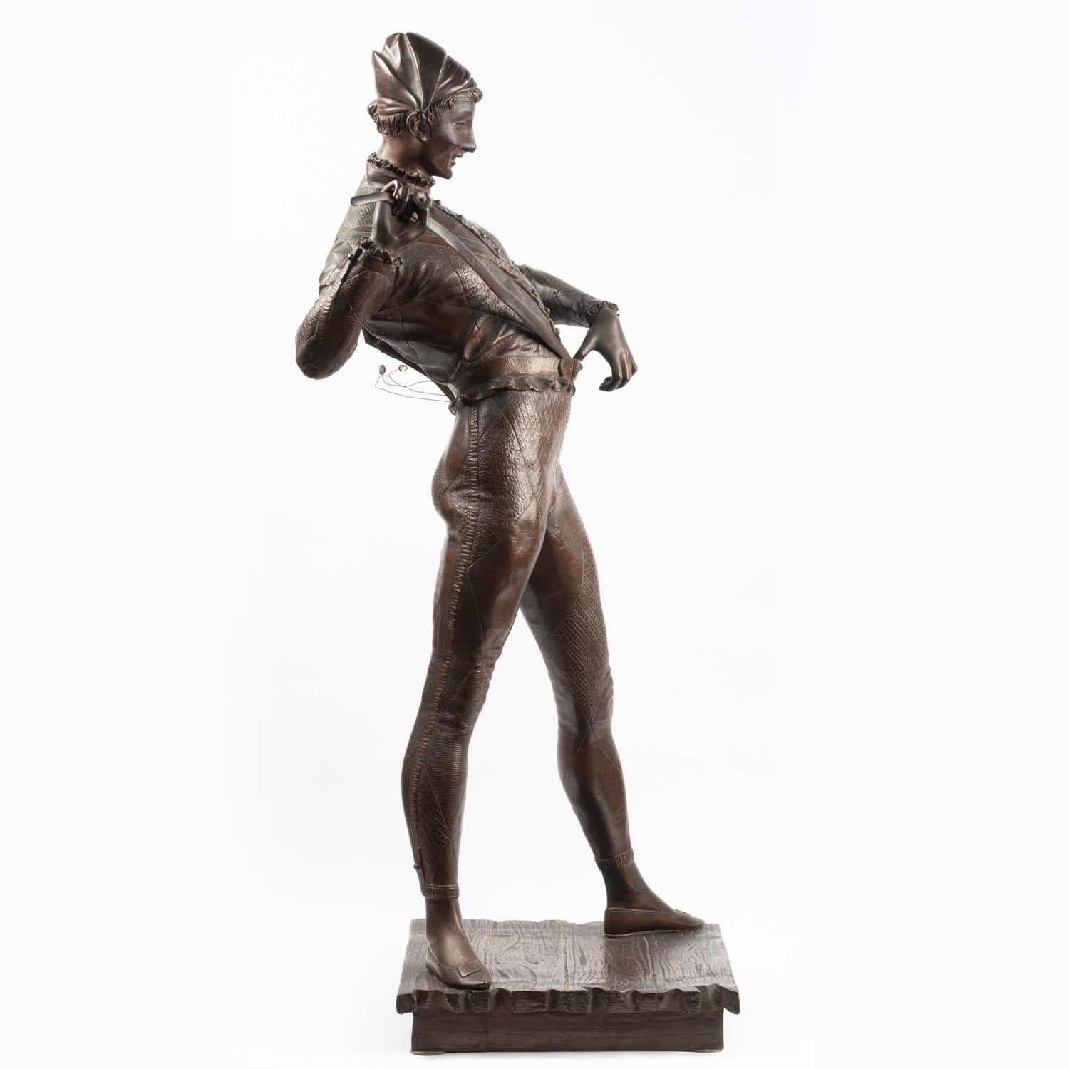 Grande scultura in bronzo di Arlecchino di Paul Dubois, XIX secolo. in vendita 3