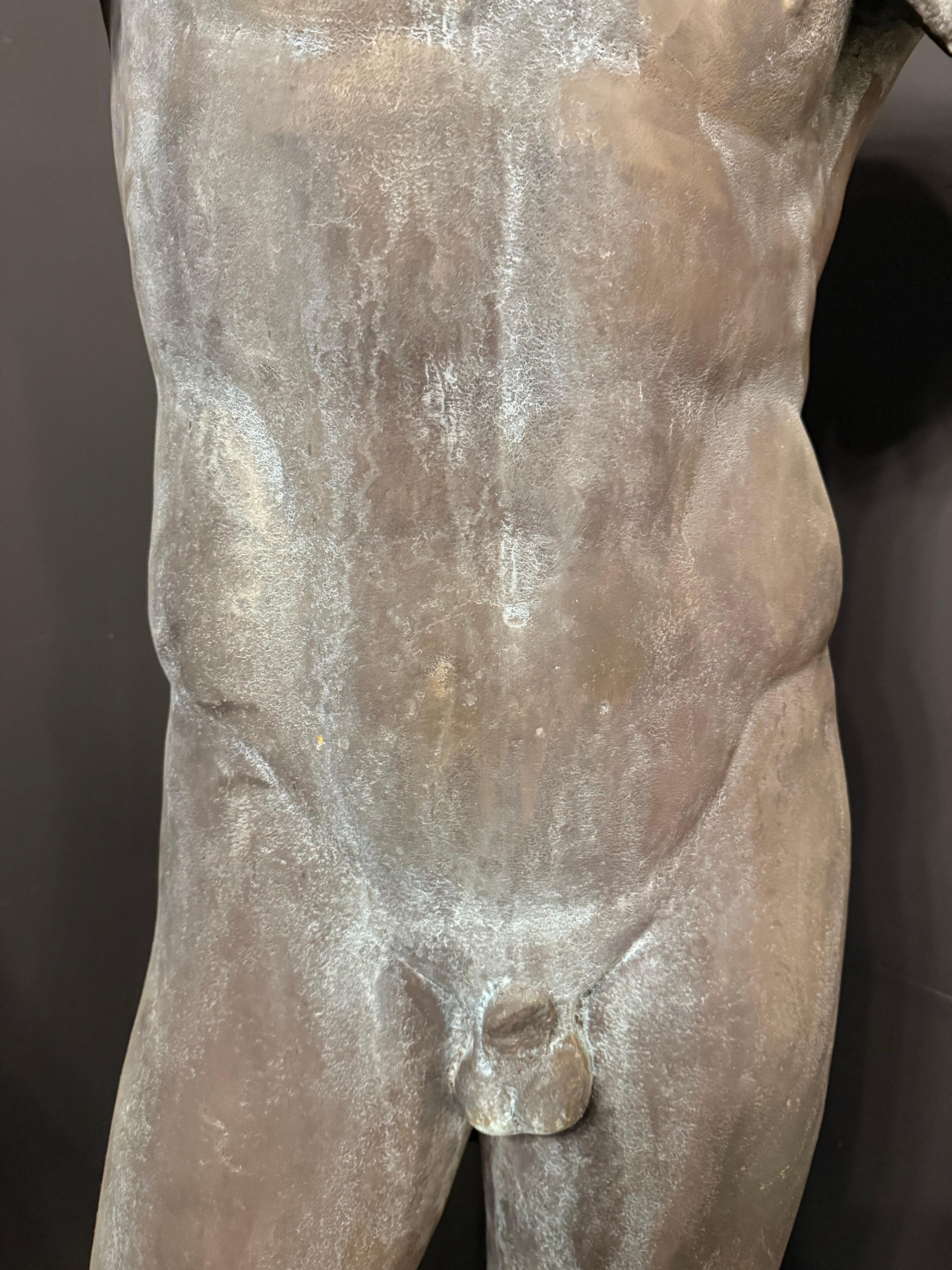 Calco Un grande torso di bronzo in vendita
