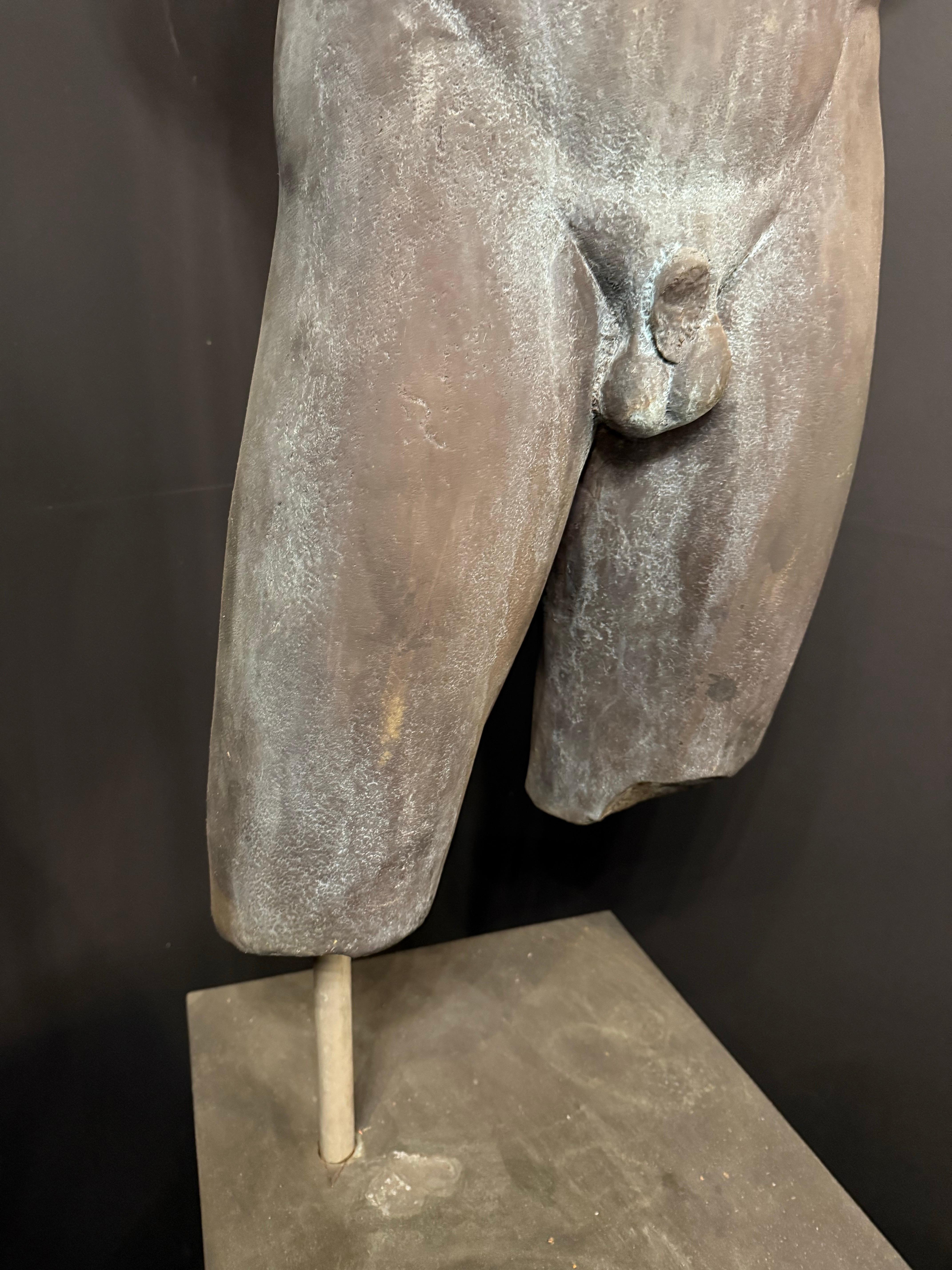 Un grande torso di bronzo in vendita 1