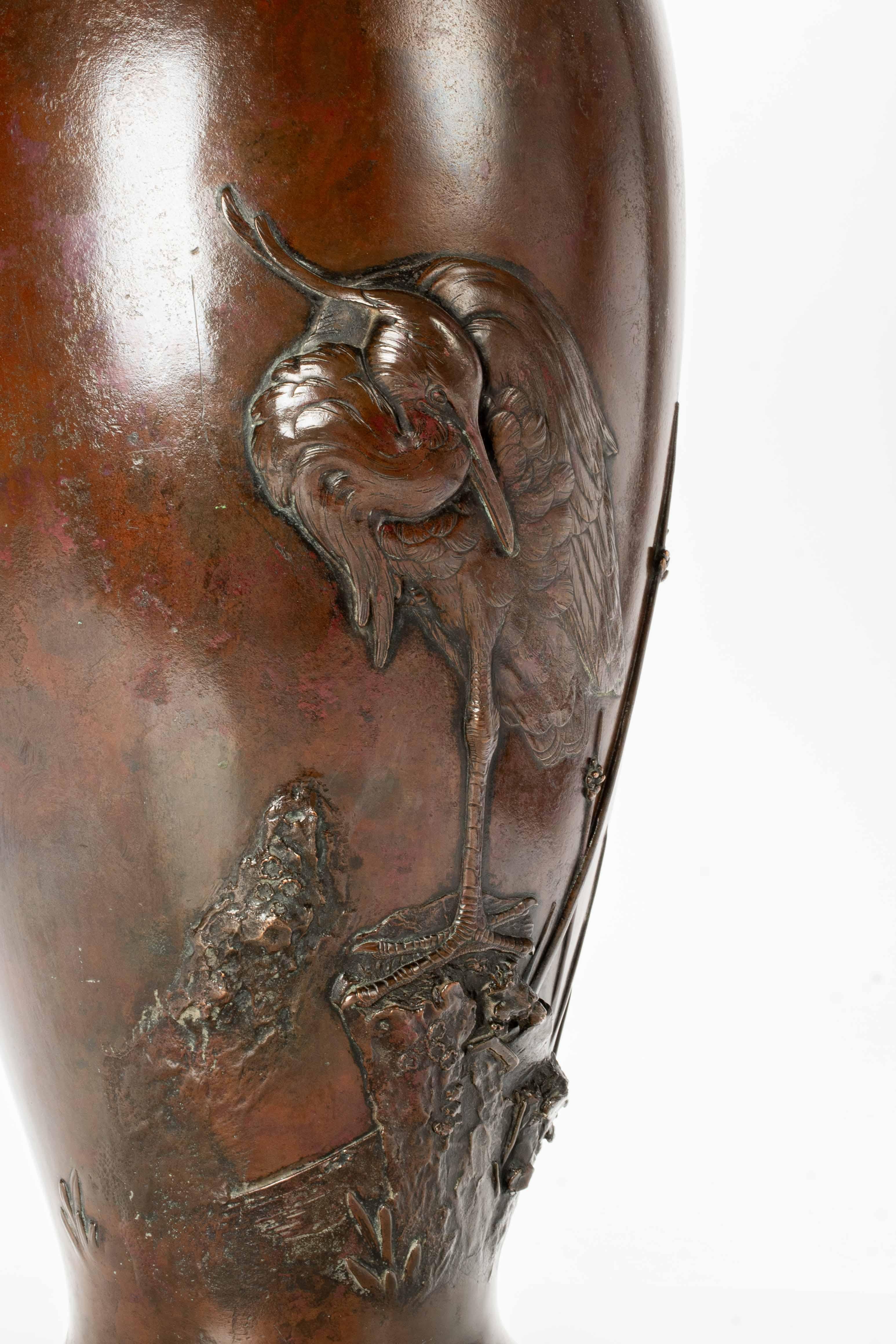 Metalwork A large bronze vase depicting an egret For Sale