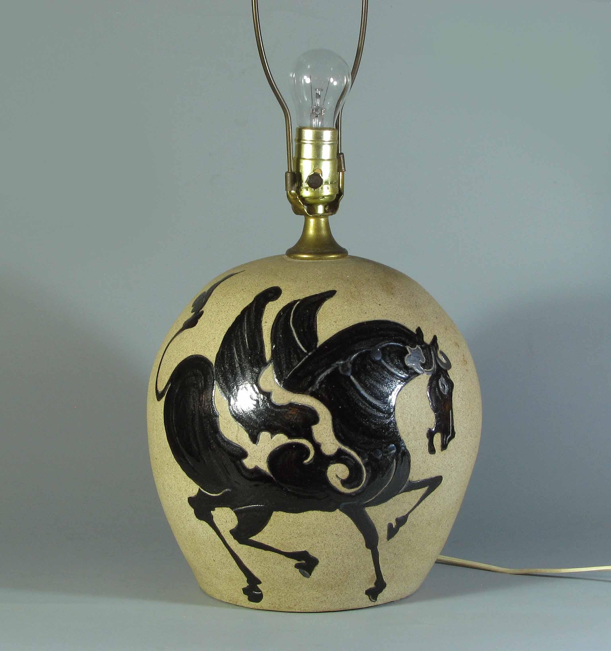 Moderno Una grande lampada bulbosa in Studio Pottery 