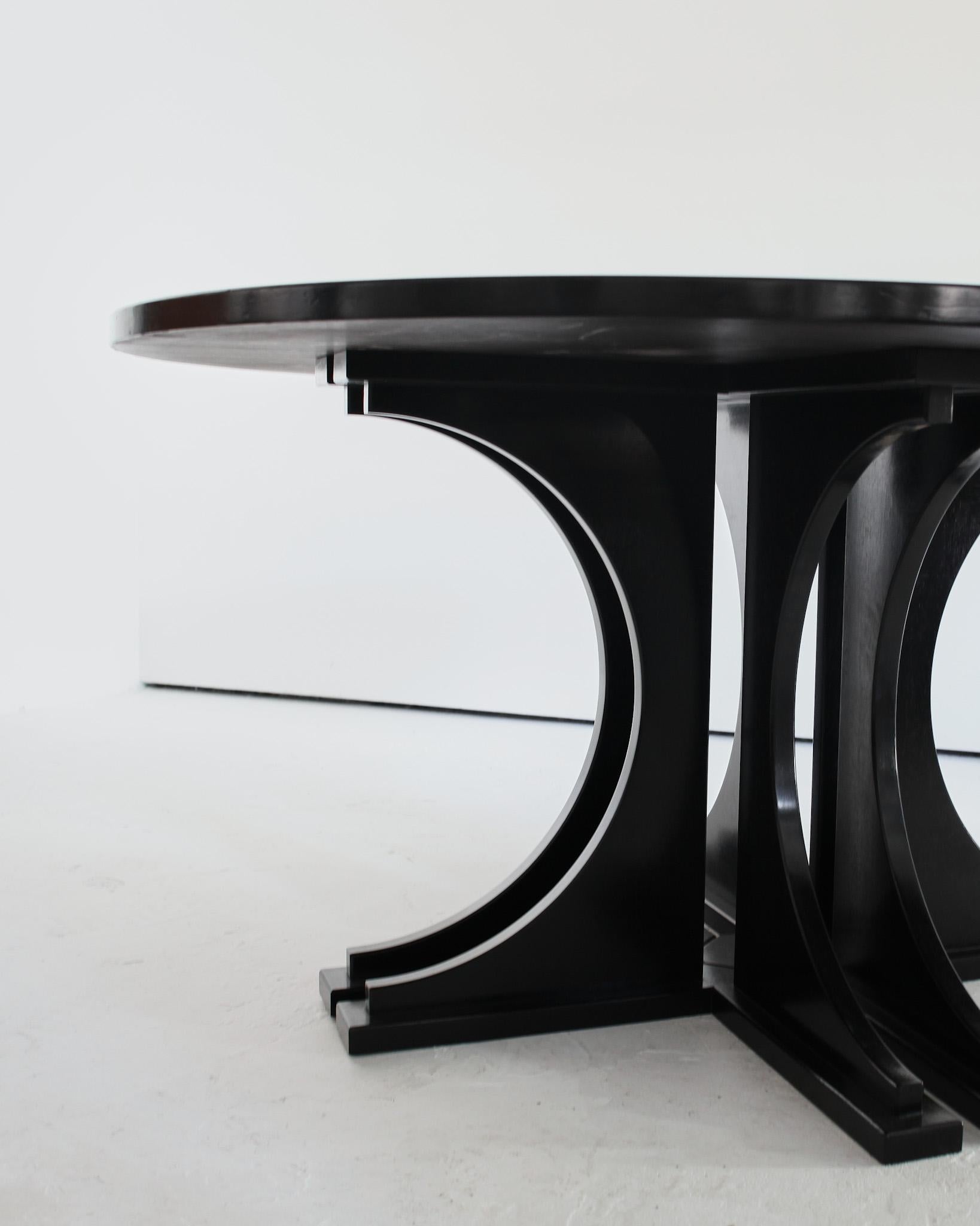 A Large C.1970s Ebonised Italian Centre/Dinning Table In Good Condition For Sale In London, GB