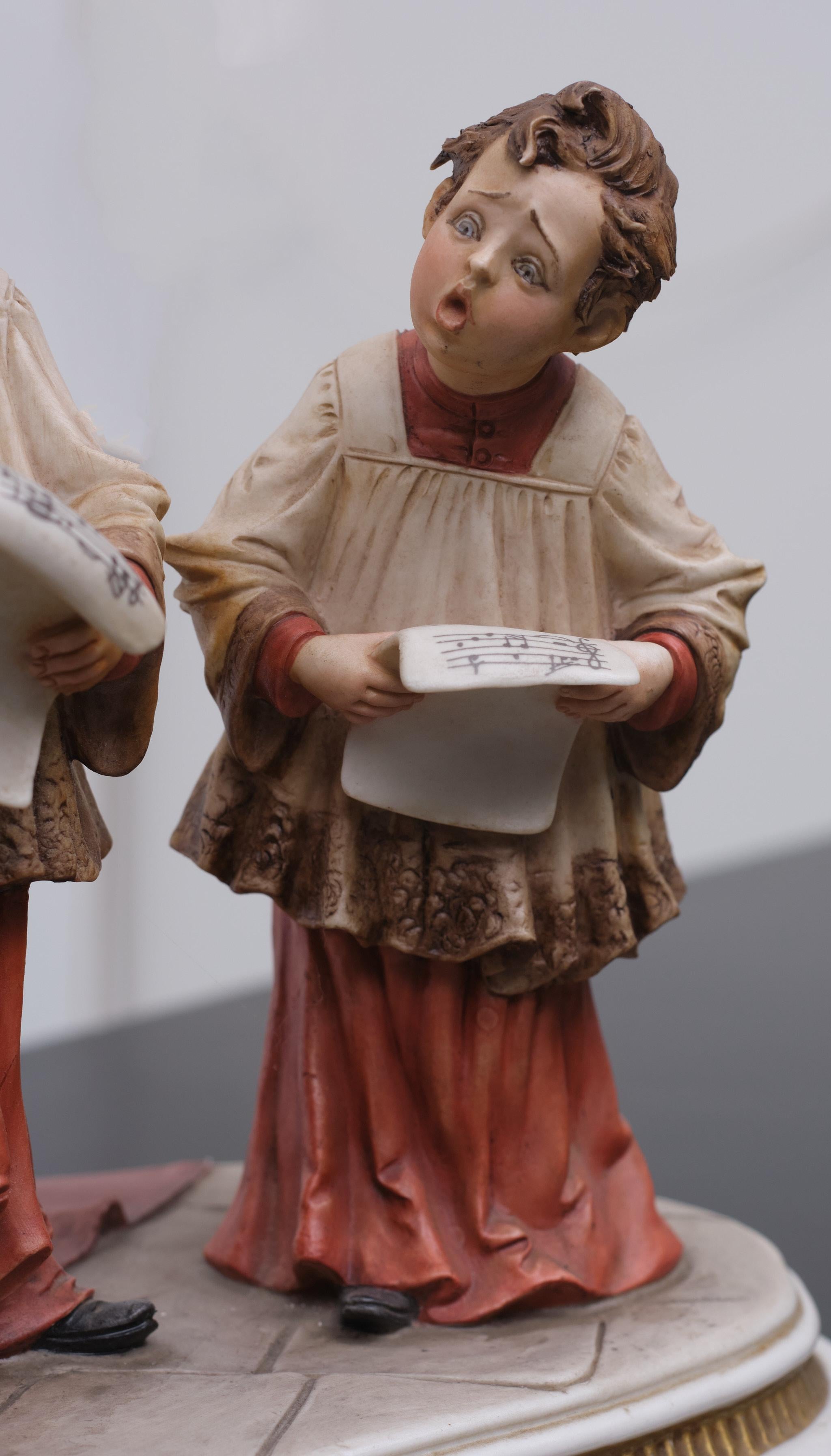 Gran grupo de figuras de porcelana de Capodimonte Schola Cantorum, ''Los escolanos'' en Bueno estado para la venta en Den Haag, NL