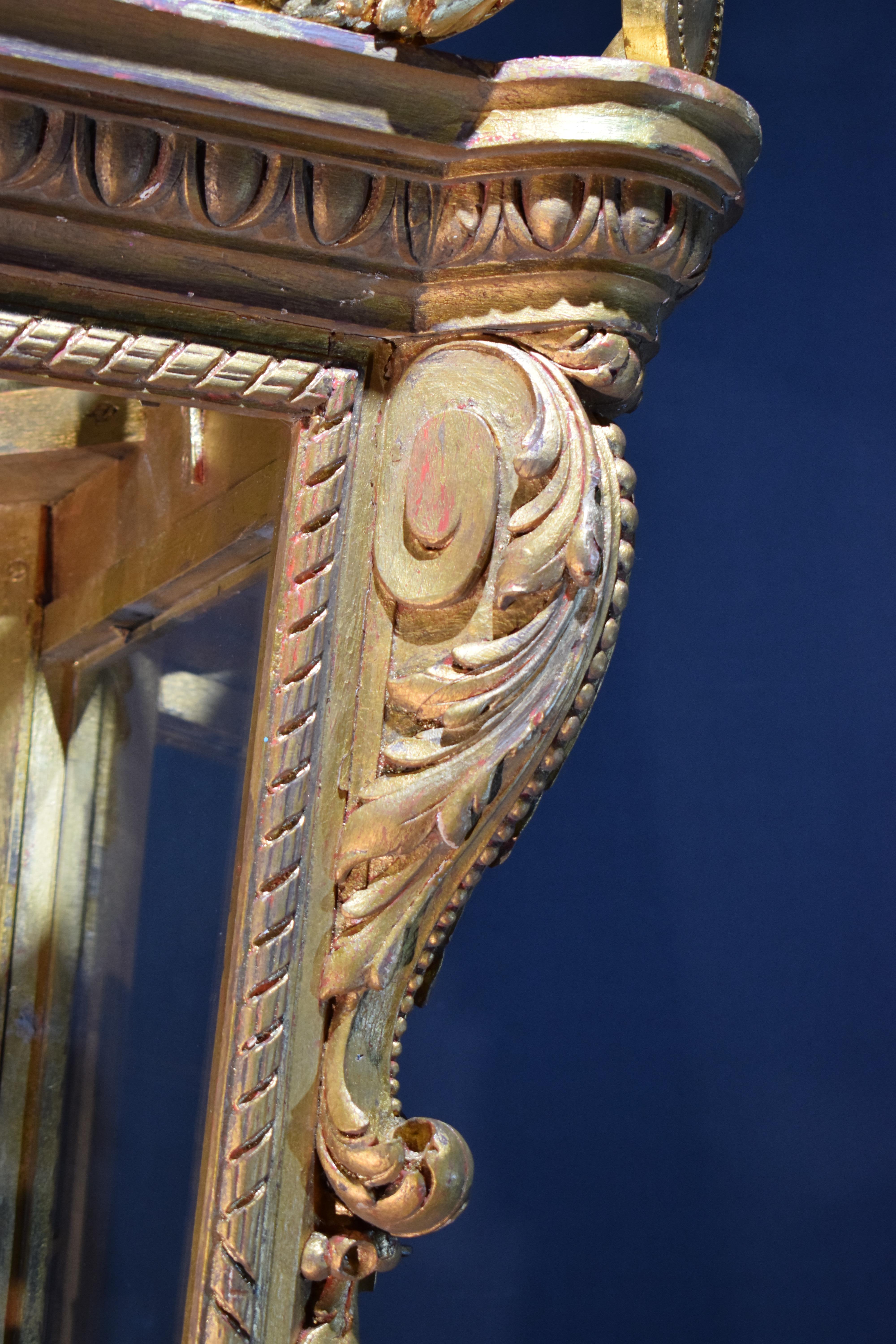 Grande lanterne en bois doré sculpté d'A Hall en vente 1