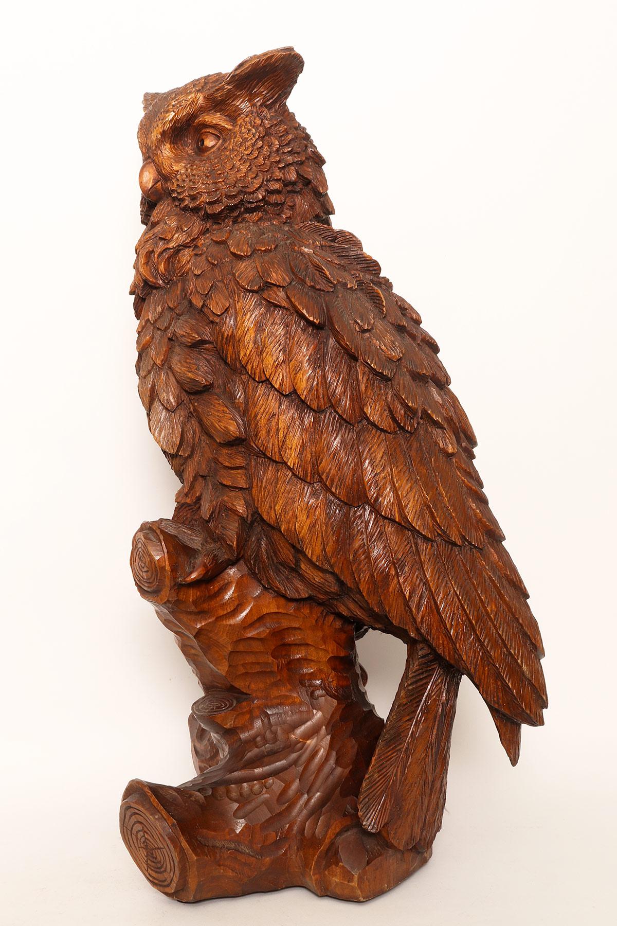 Late 19th Century Large Carved Sculpture Depicting an Owl, Brienz, 1880