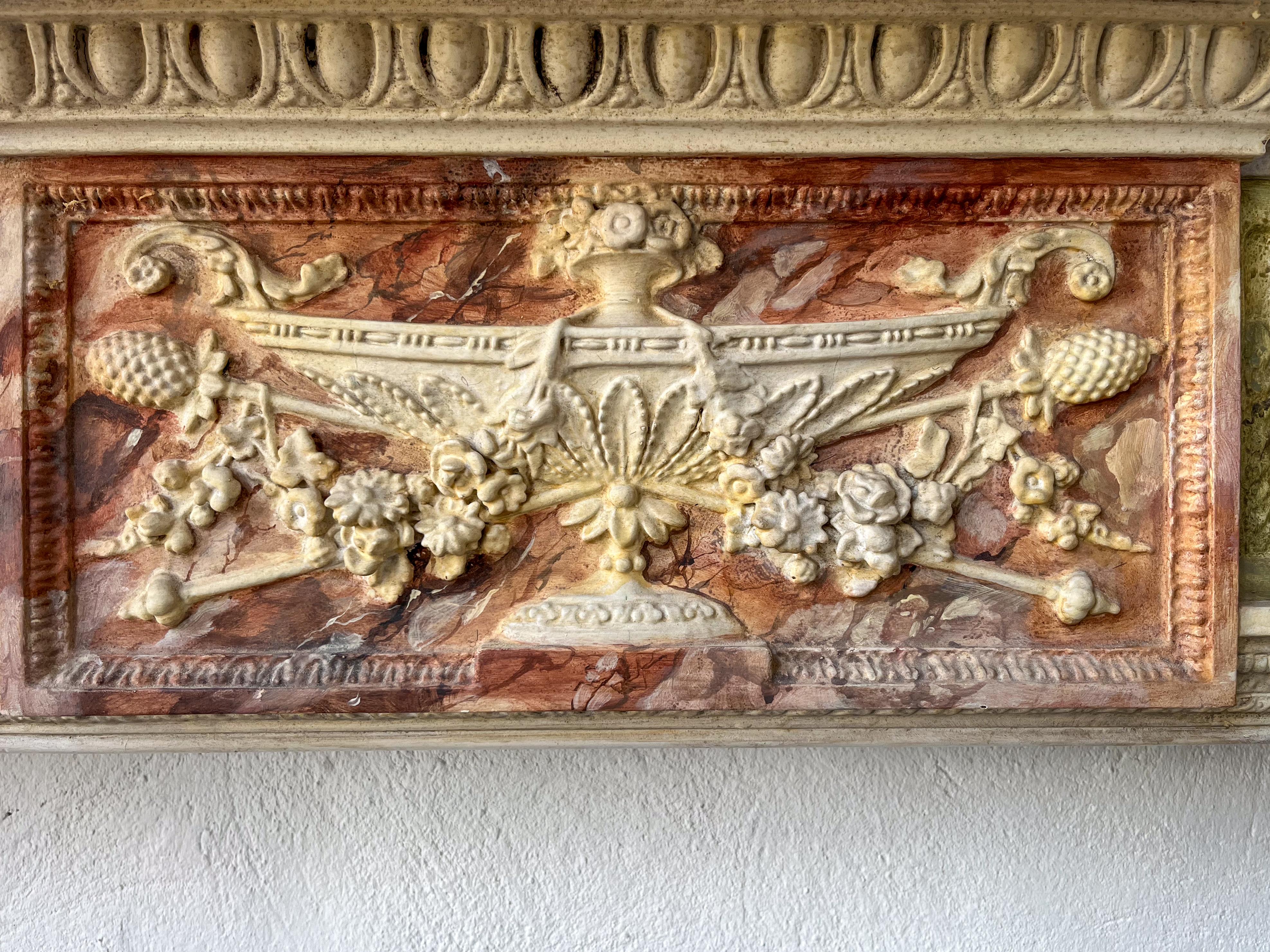 Début du XIXe siècle Grande cheminée sculptée en bois et gesso de Gillows of London & Lancaster en vente