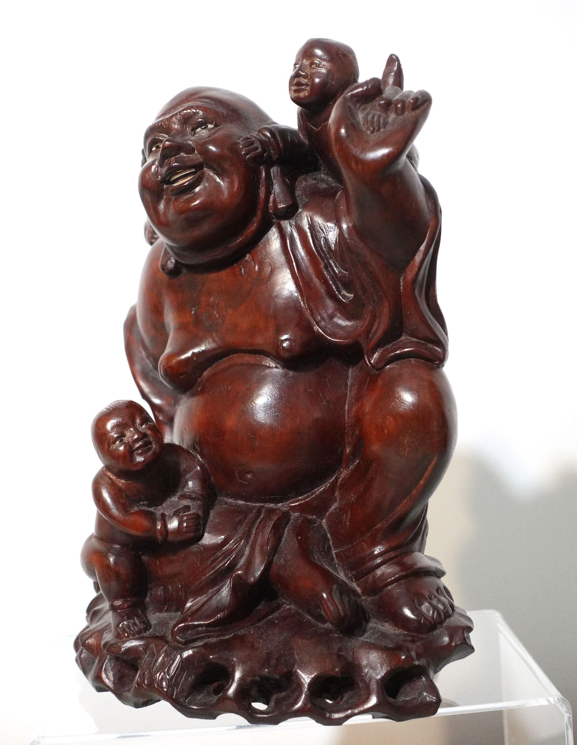 Grand Bouddha heureux en bois sculpté avec 3 enfants en vente 2