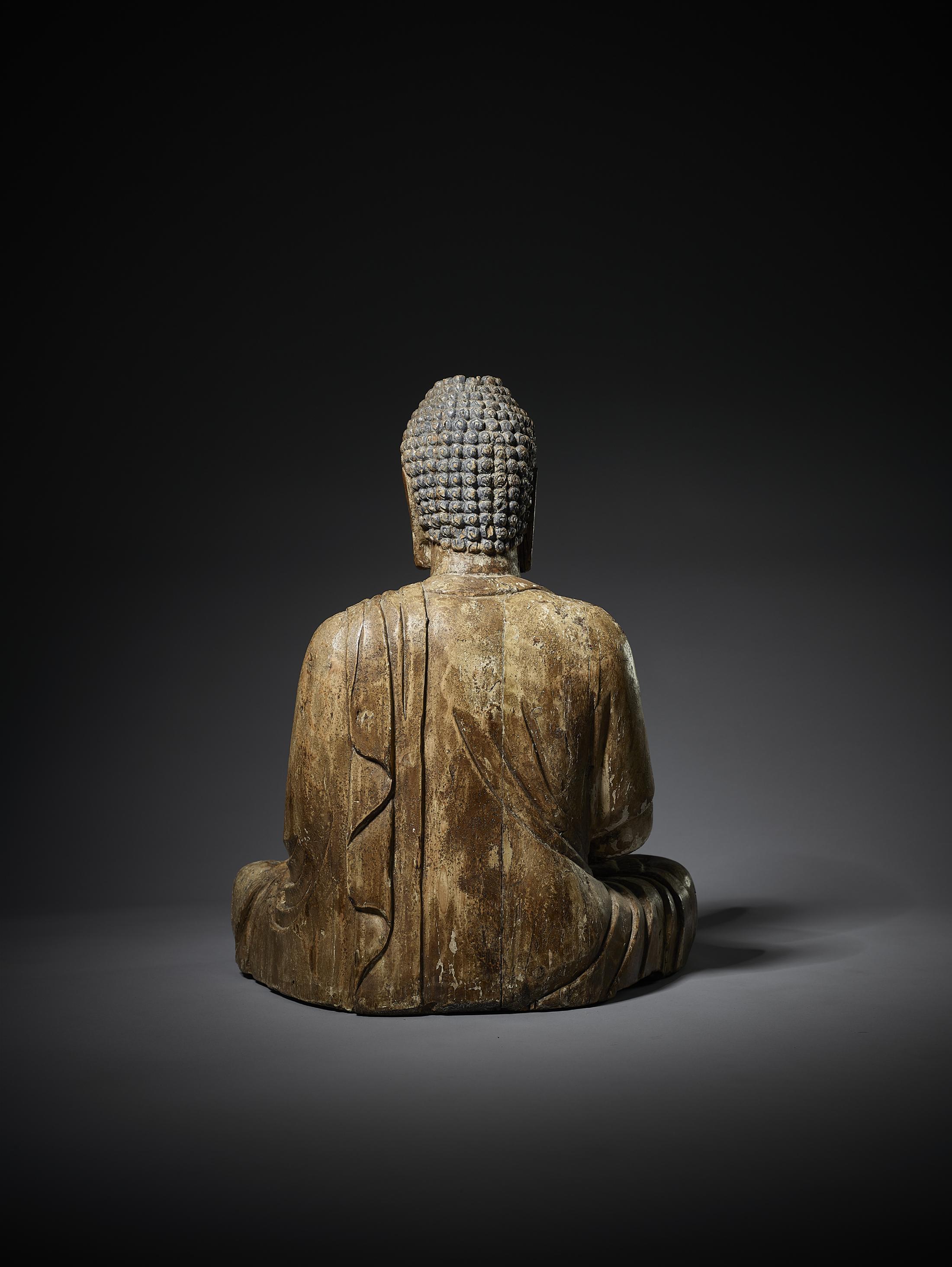 A Large Carved Wooden Figure Of Buddha, Ming Dynasty In Good Condition In ARMADALE, VIC
