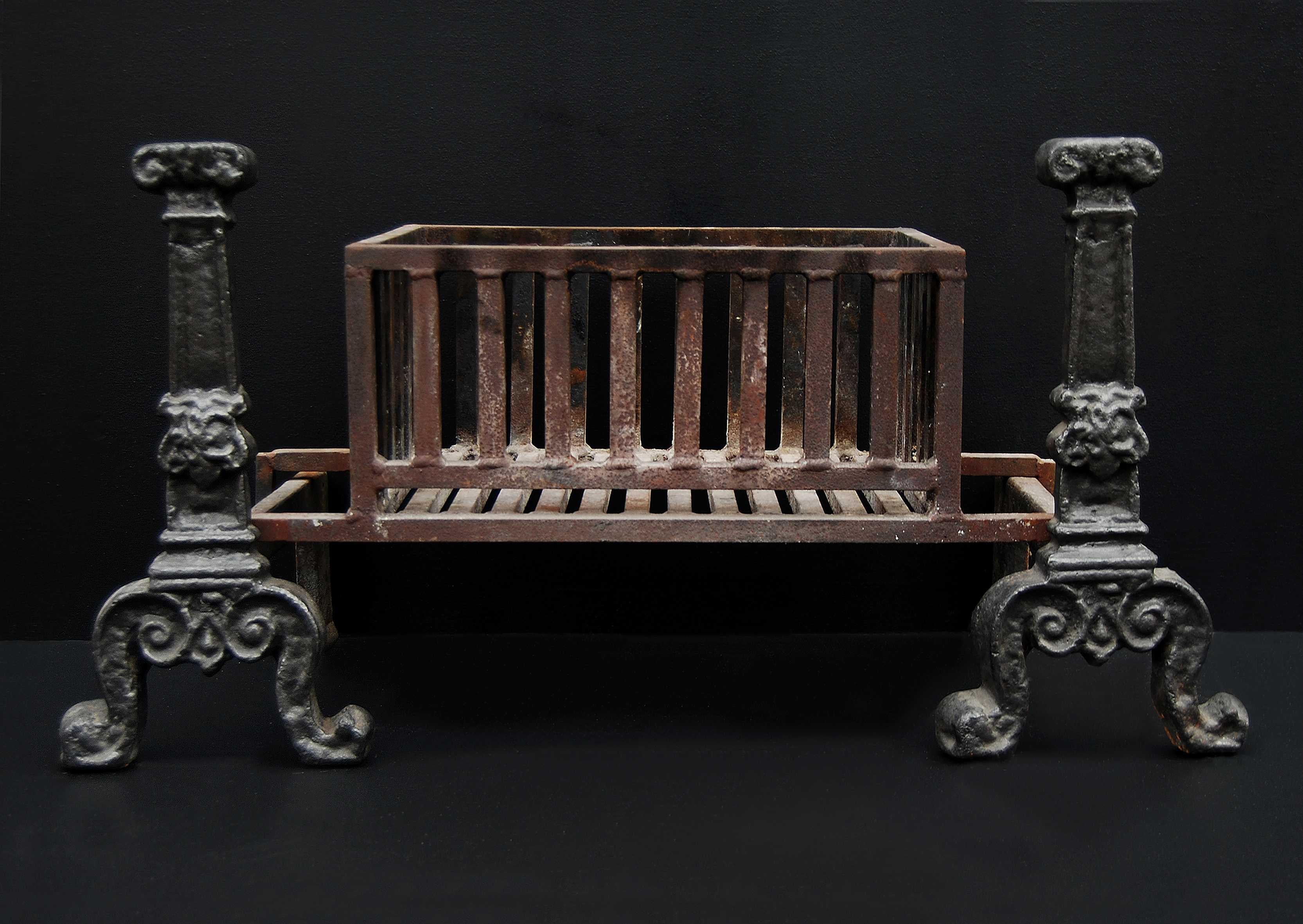 Large Cast Iron Rectangular Firebasket with Vertical Bars In Good Condition For Sale In London, GB