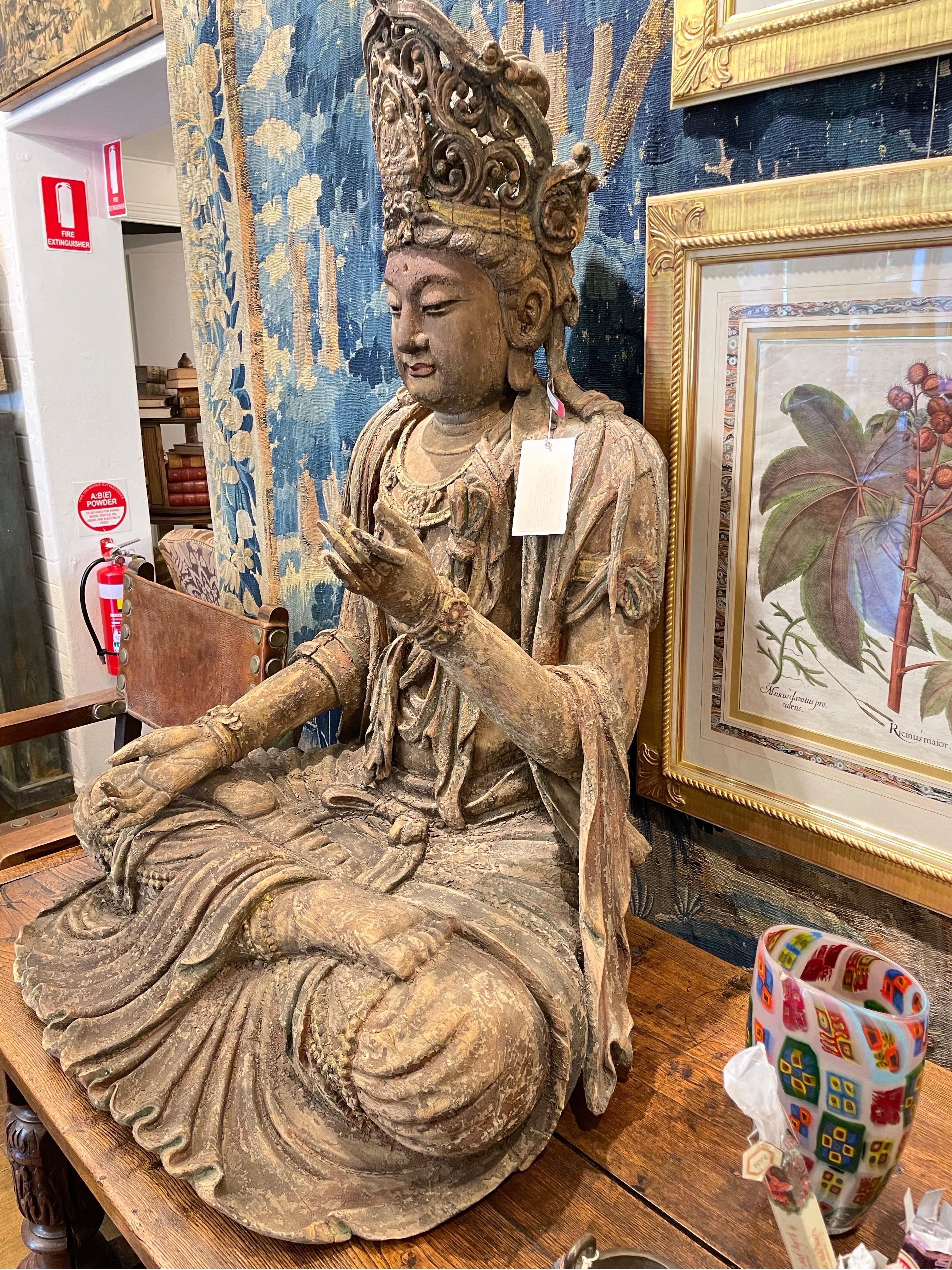A Large Chinese Carved Wood Figure of Guanyin, Late Qing Dynasty In Good Condition For Sale In ARMADALE, VIC