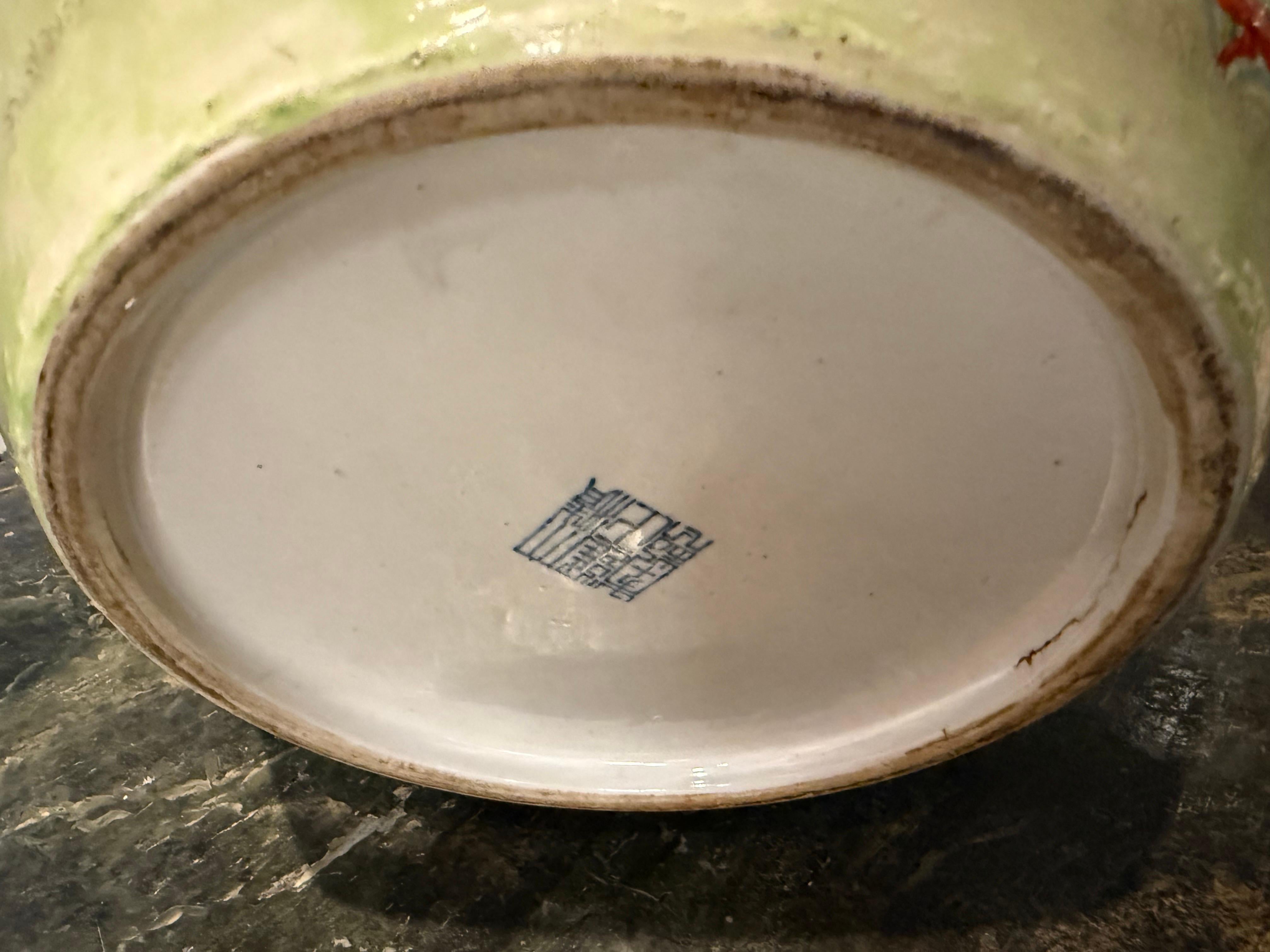 Grande vaso cinese in ceramica Famille Rose con marchio, XIX secolo in vendita 3