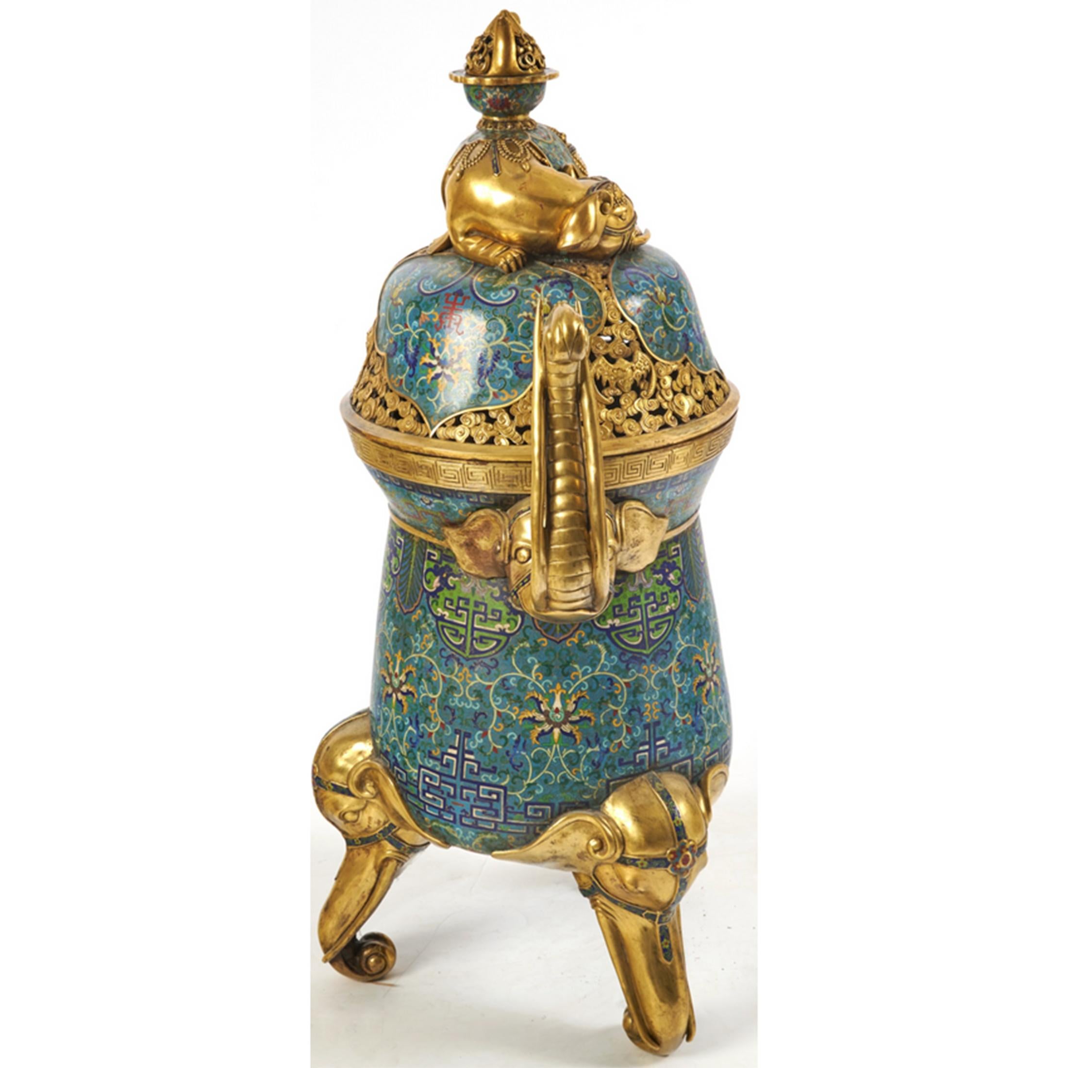 Champlevé Grand encensoir chinois en émail cloisonné à motif d'éléphant en vente
