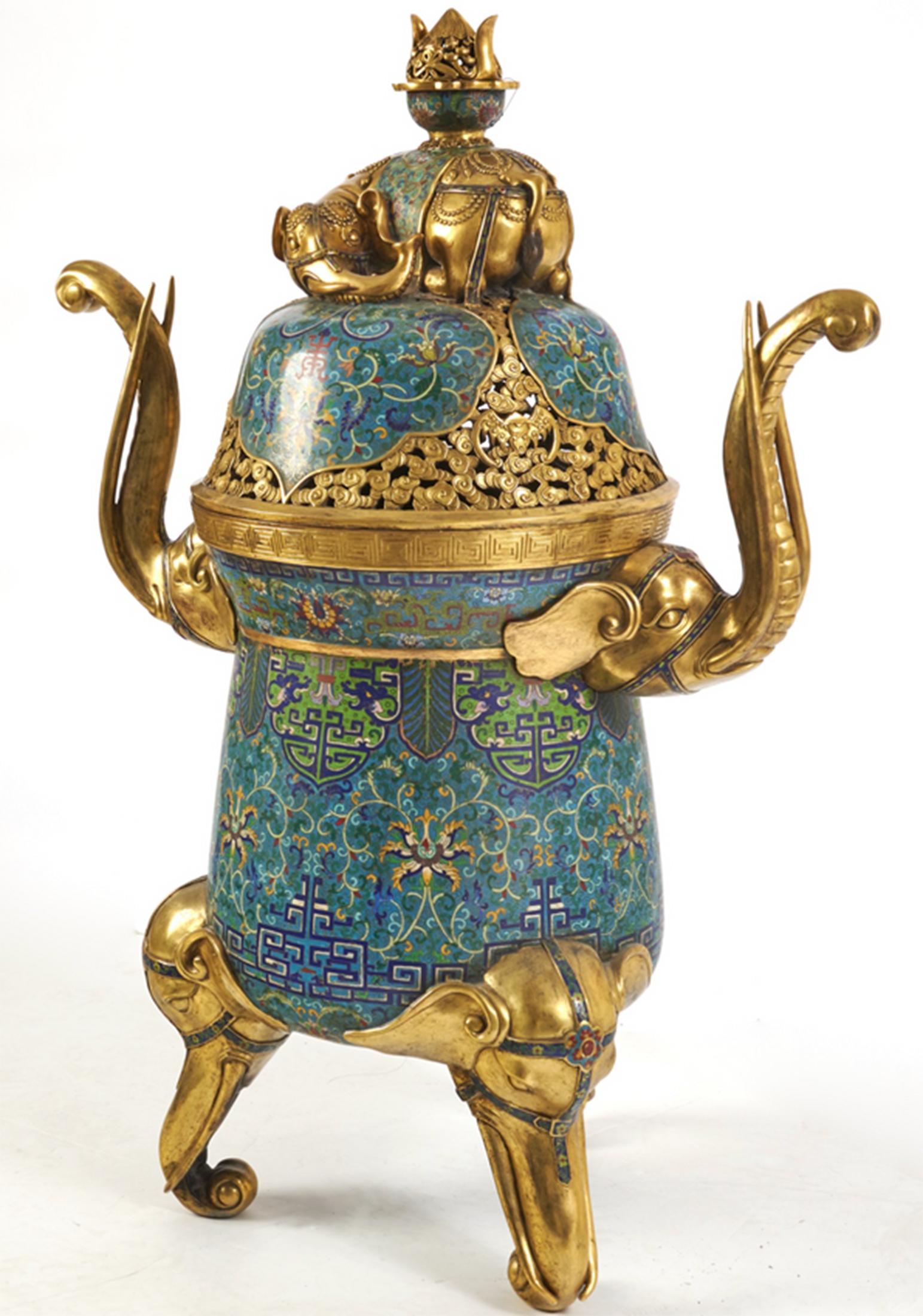 Grand encensoir chinois en émail cloisonné à motif d'éléphant Bon état - En vente à New York, NY