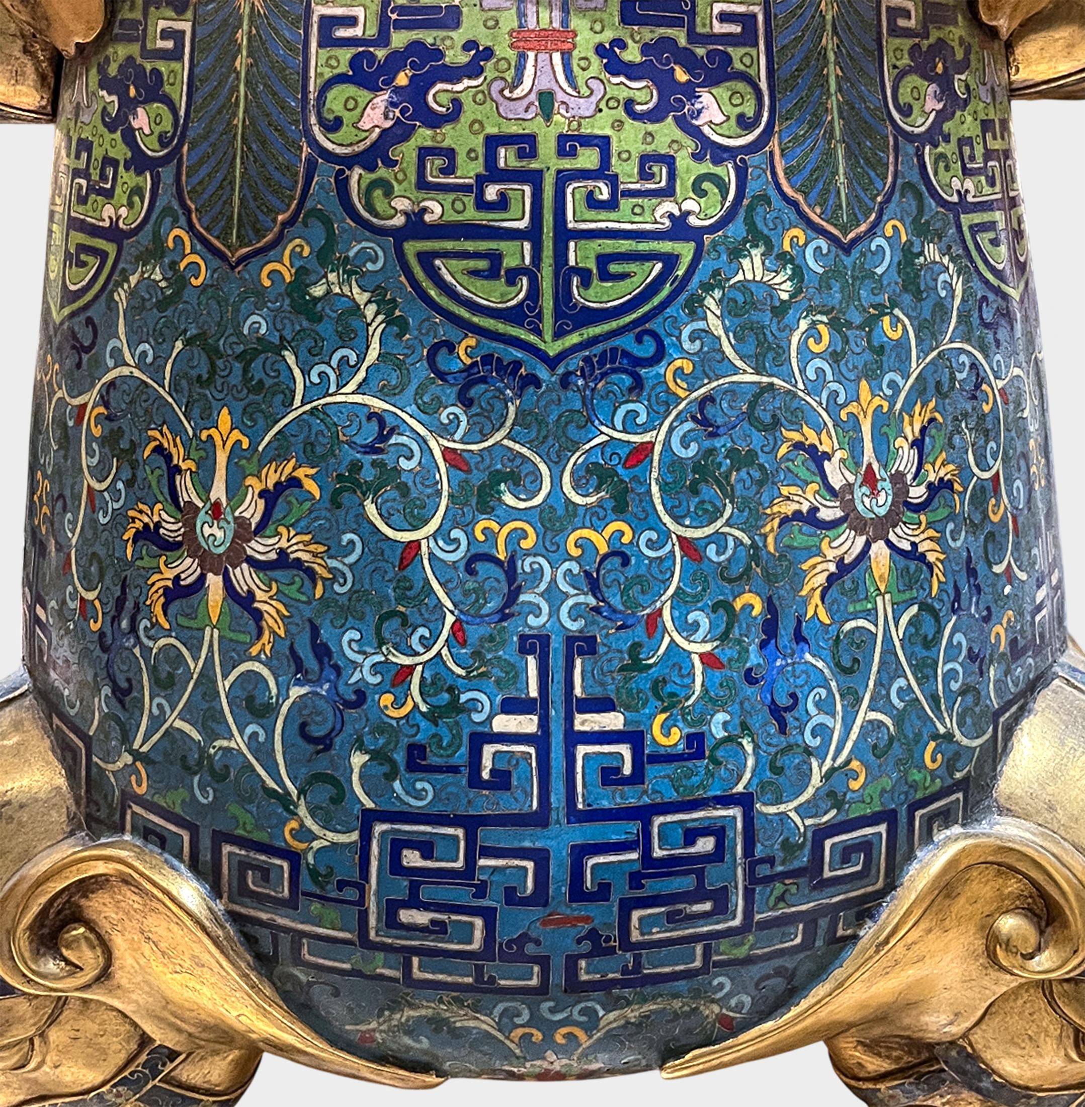 Bronze Grand encensoir chinois en émail cloisonné à motif d'éléphant en vente