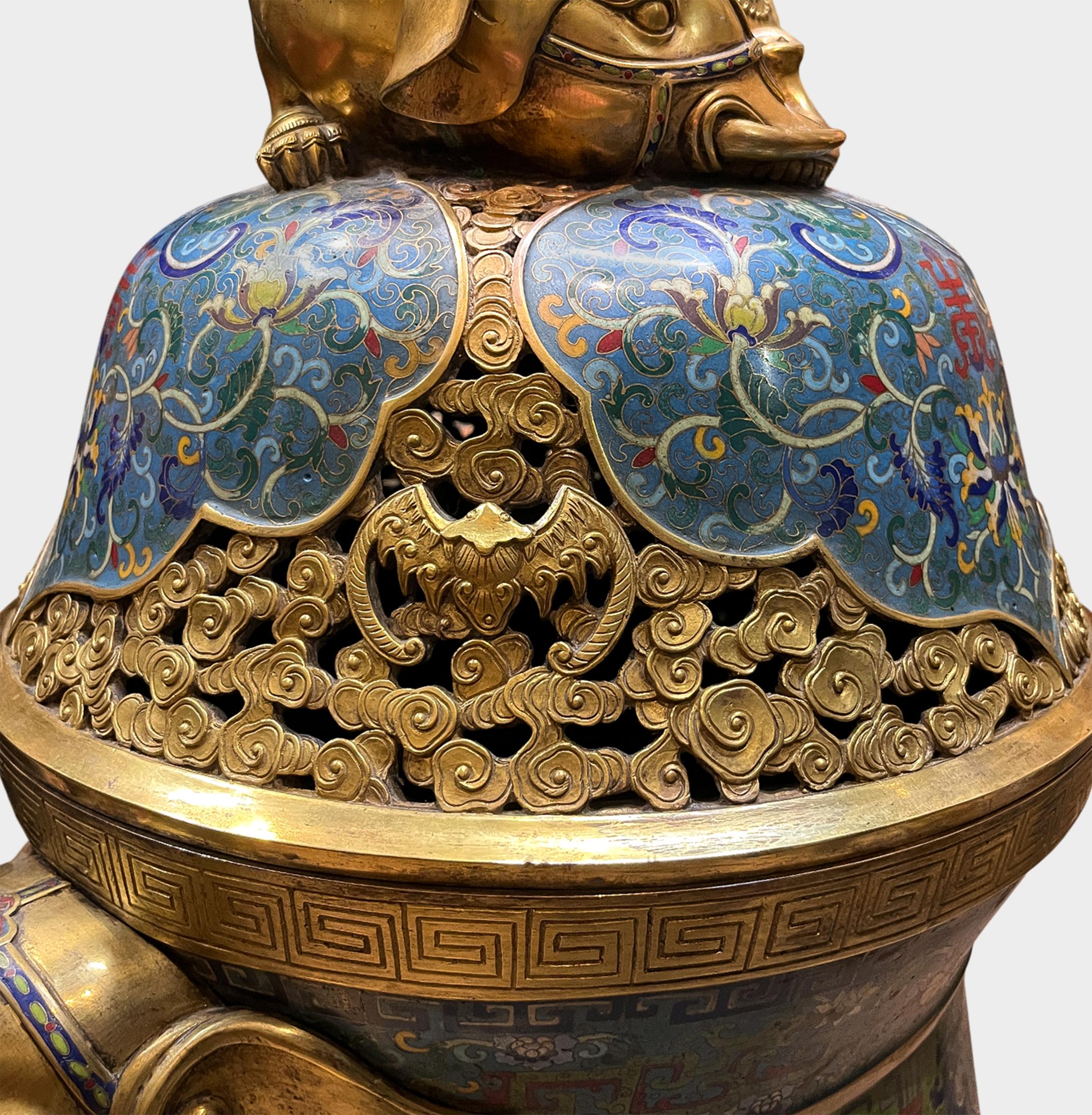 Grand encensoir chinois en émail cloisonné à motif d'éléphant en vente 2