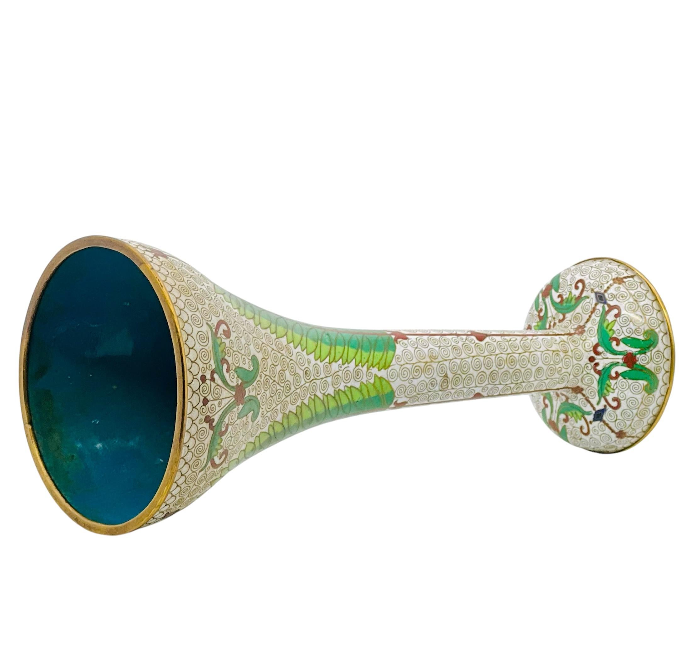 A Large Chinese Cloisonne Enamel Trumpet Vase. Republic period For Sale 1