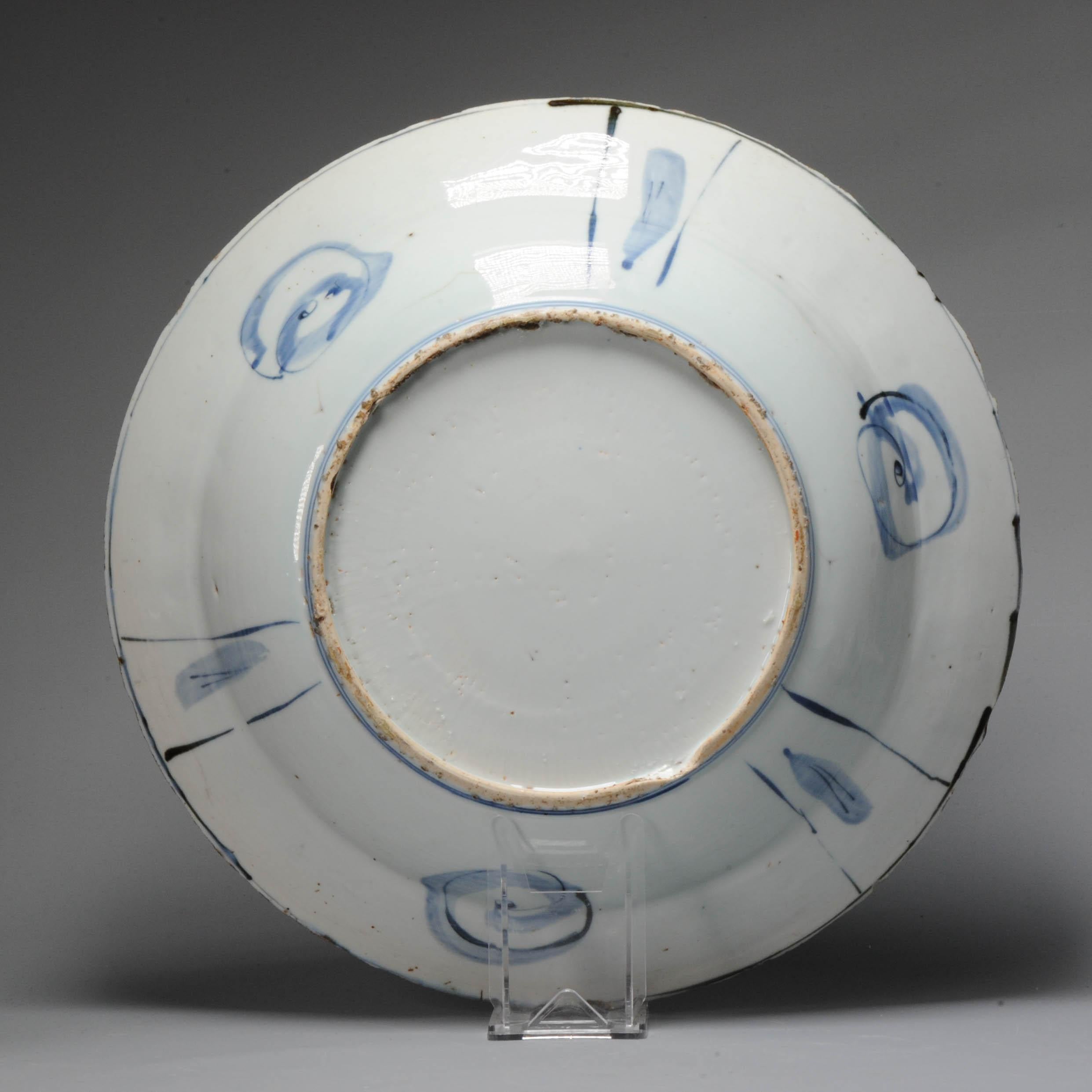 Large Chinese Export Porcelain Blue and White 'Kraak' Dish Ming Wanli Fishes In Good Condition In Amsterdam, Noord Holland