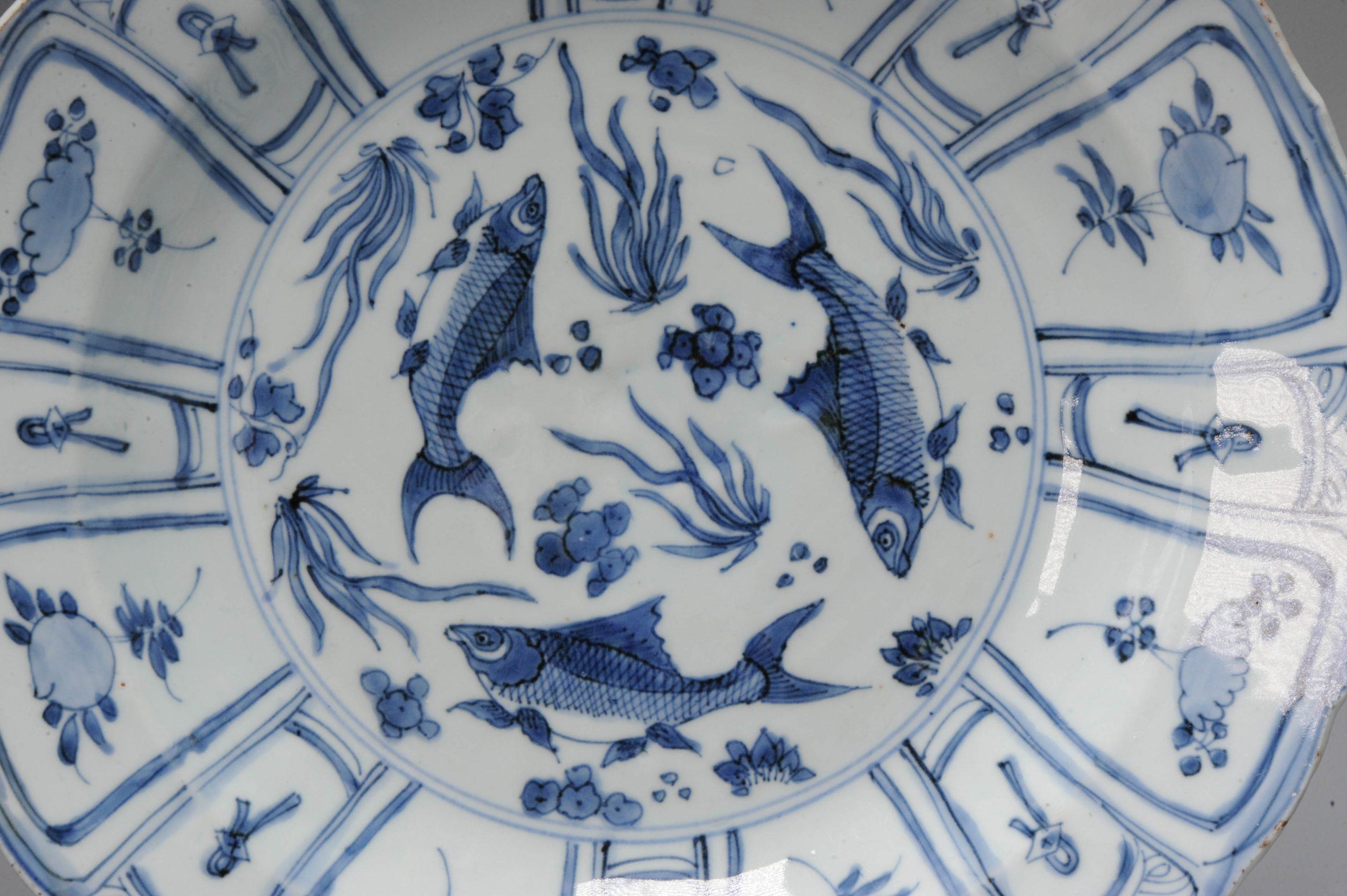 Large Chinese Export Porcelain Blue and White 'Kraak' Dish Ming Wanli Fishes 3