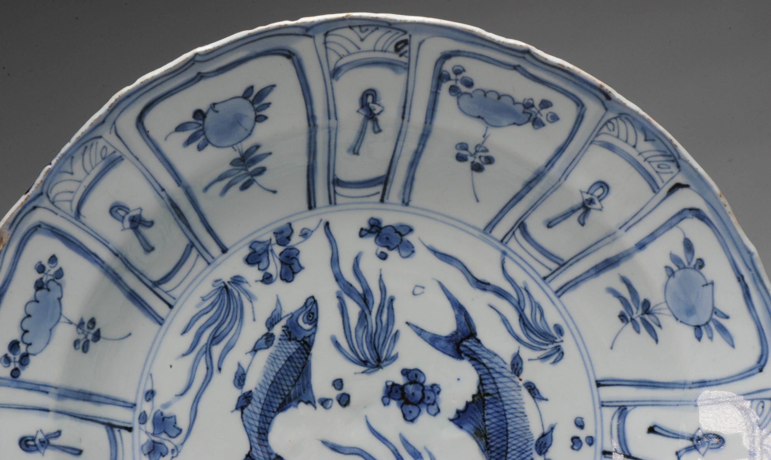 Large Chinese Export Porcelain Blue and White 'Kraak' Dish Ming Wanli Fishes 4