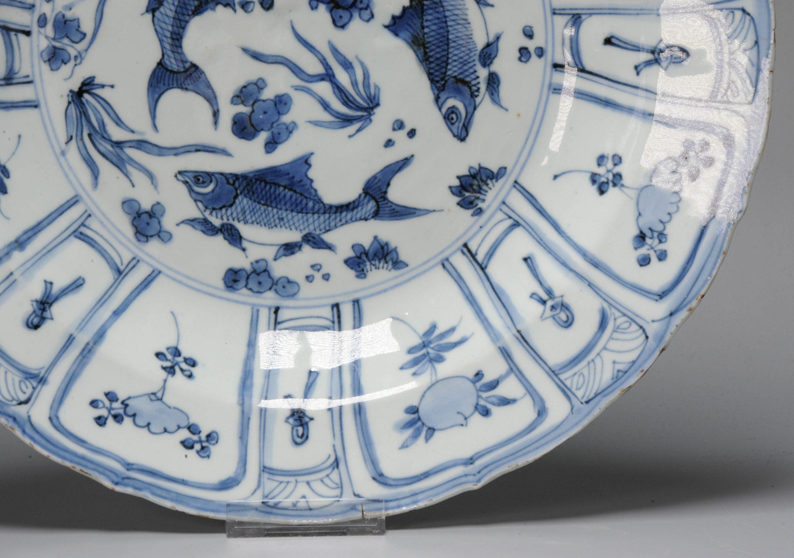 Large Chinese Export Porcelain Blue and White 'Kraak' Dish Ming Wanli Fishes 5