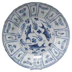 Large Chinese Export Porcelain Blue and White 'Kraak' Dish Ming Wanli Fishes