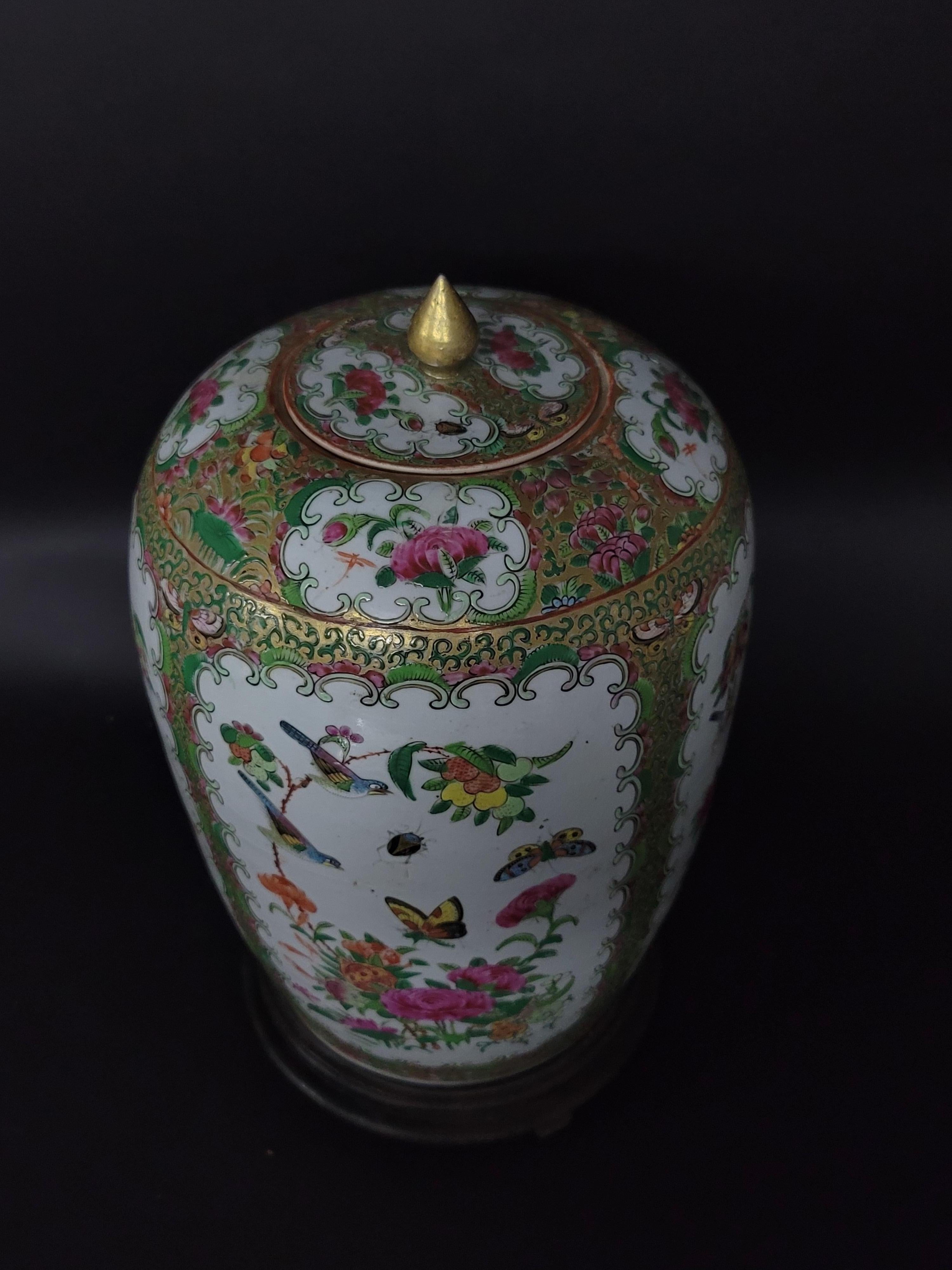 Large Chinese Export Rose Famille Covered Jar with Wood Base For Sale 4