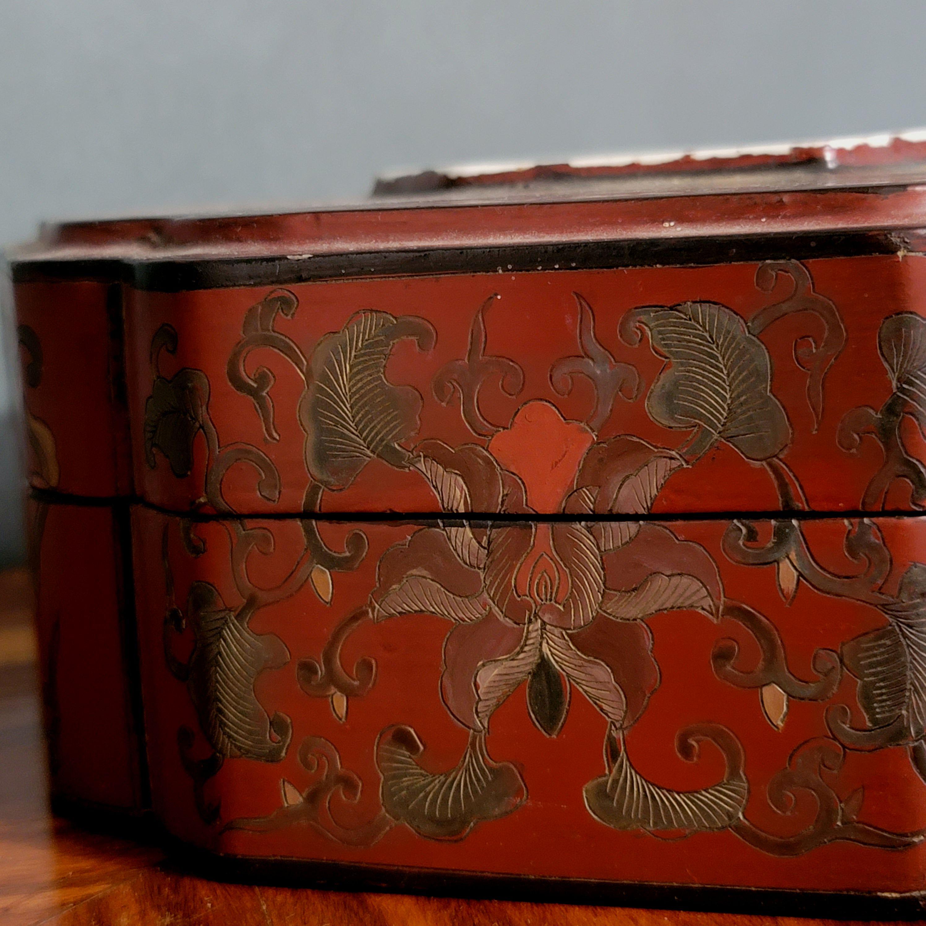 Large Chinese Gilt Lacquered Box with Porcelain Medallion For Sale 1