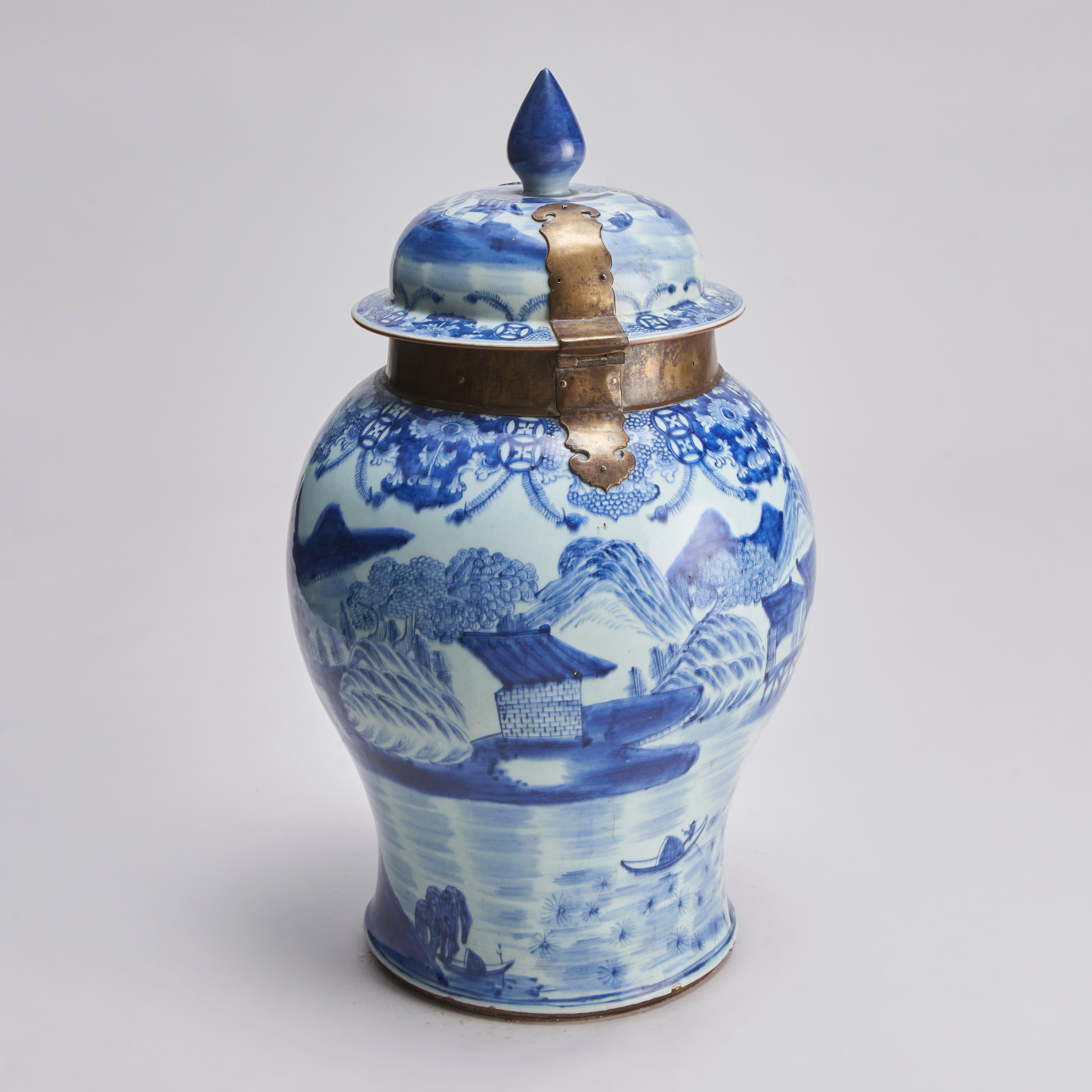 A large, Chinese porcelain Blue and White Temple jar and cover (18th Century) For Sale 1