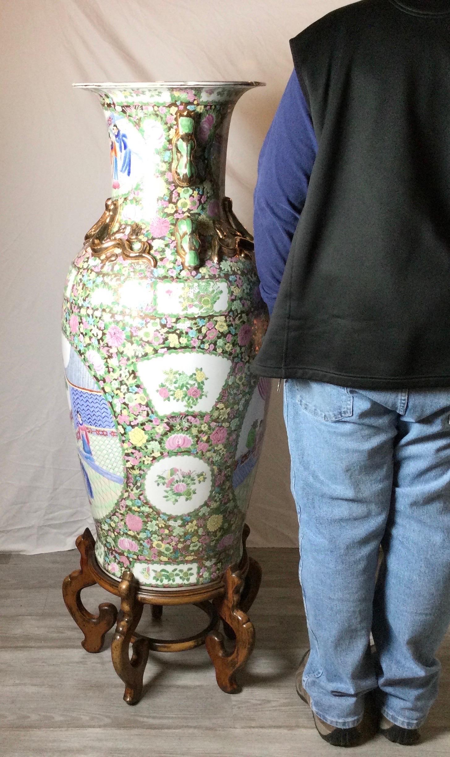 Chinese Export Large Chinese Porcelain Place Vase