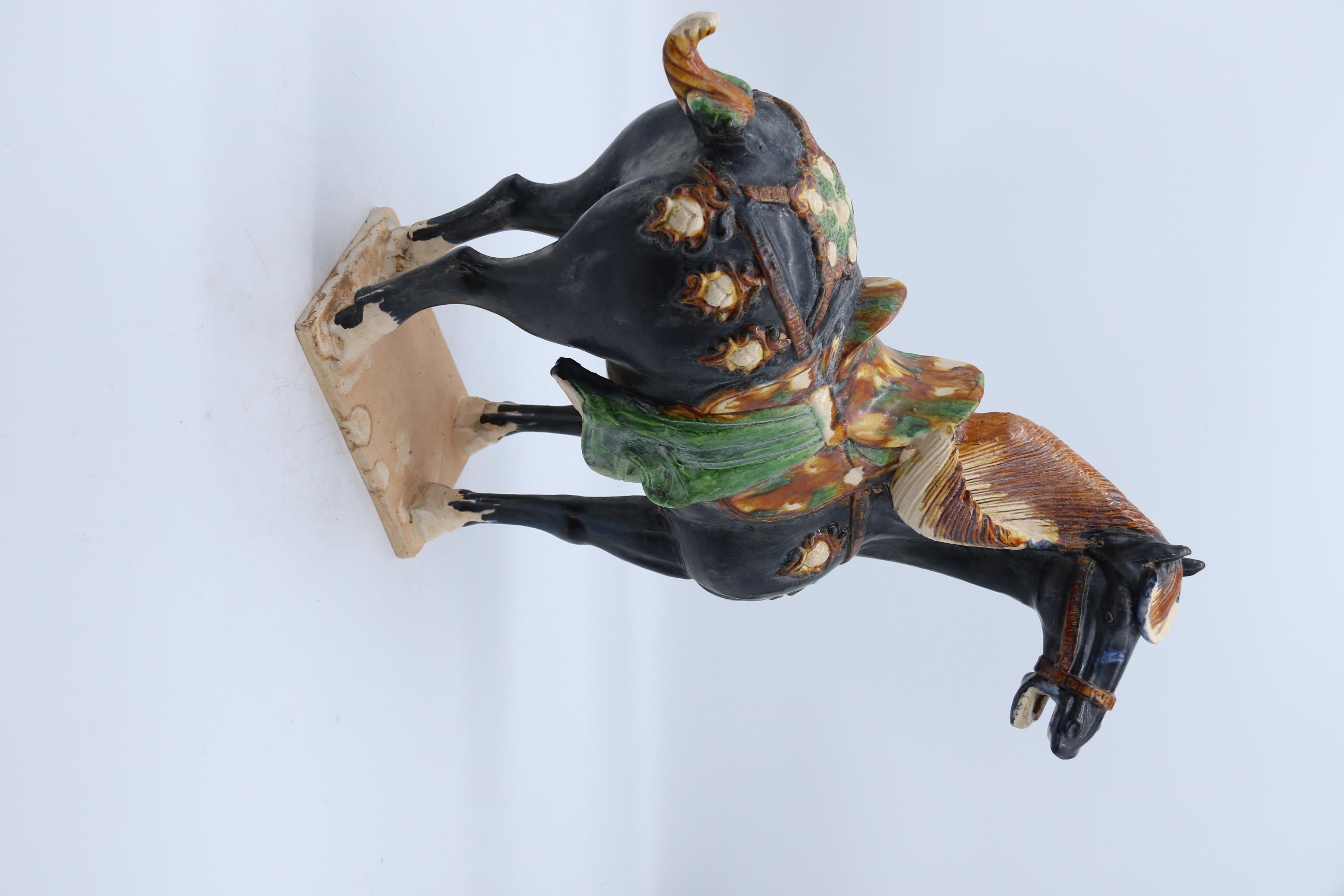 Grand cheval chinois en poterie émaillée Sancai de style Dynasty Tang, vers 1930 en vente 7