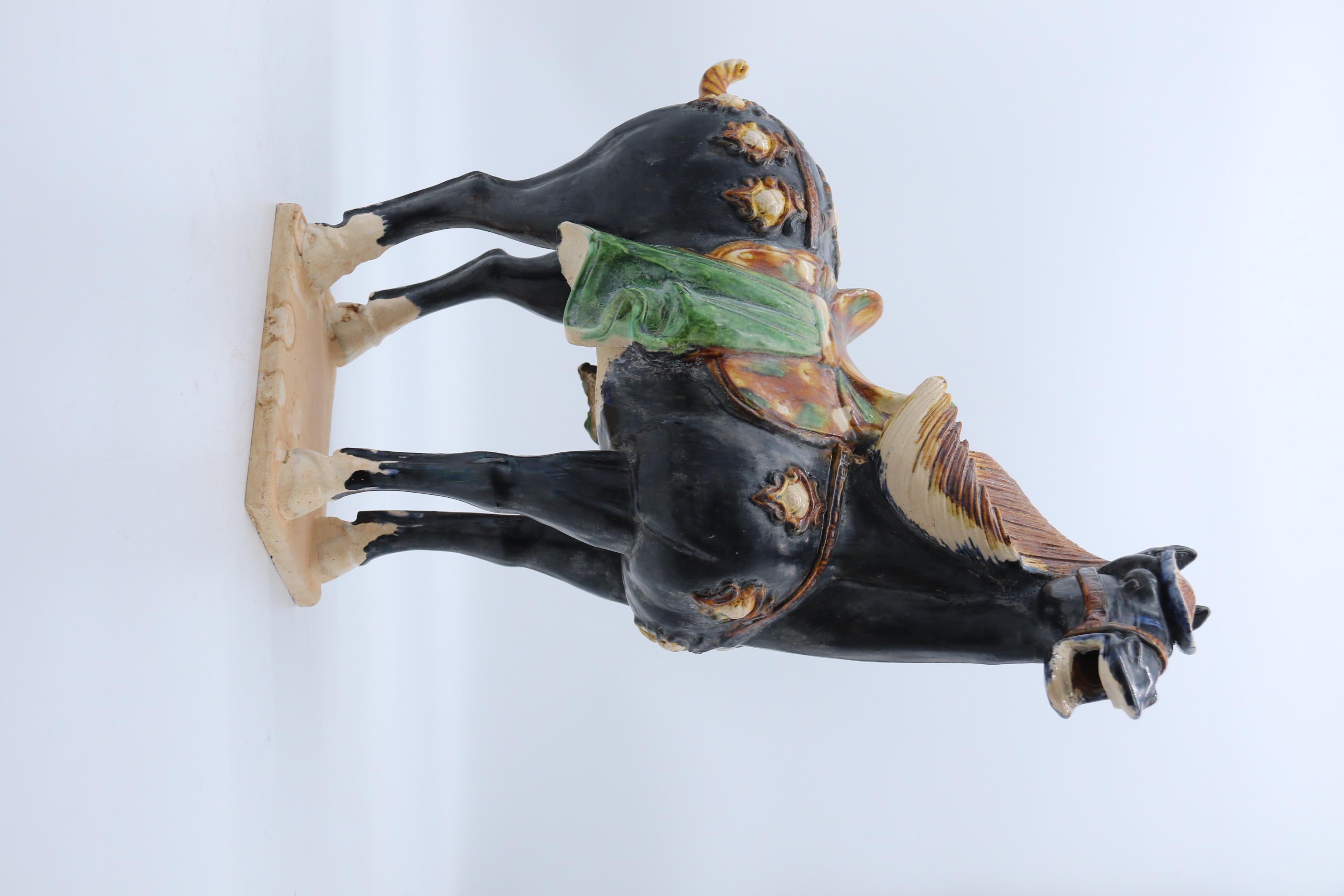 Grand cheval chinois en poterie émaillée Sancai de style Dynasty Tang, vers 1930 en vente 9