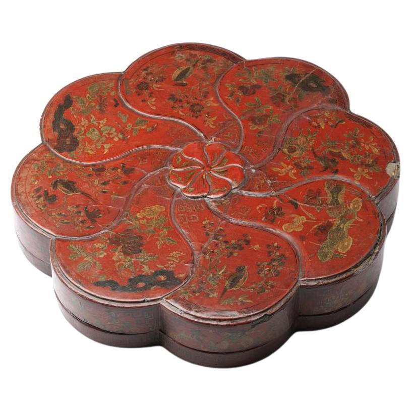 Large Chinese Wooden Lacquered Box Decorated with Birds and Vegetal Motif 