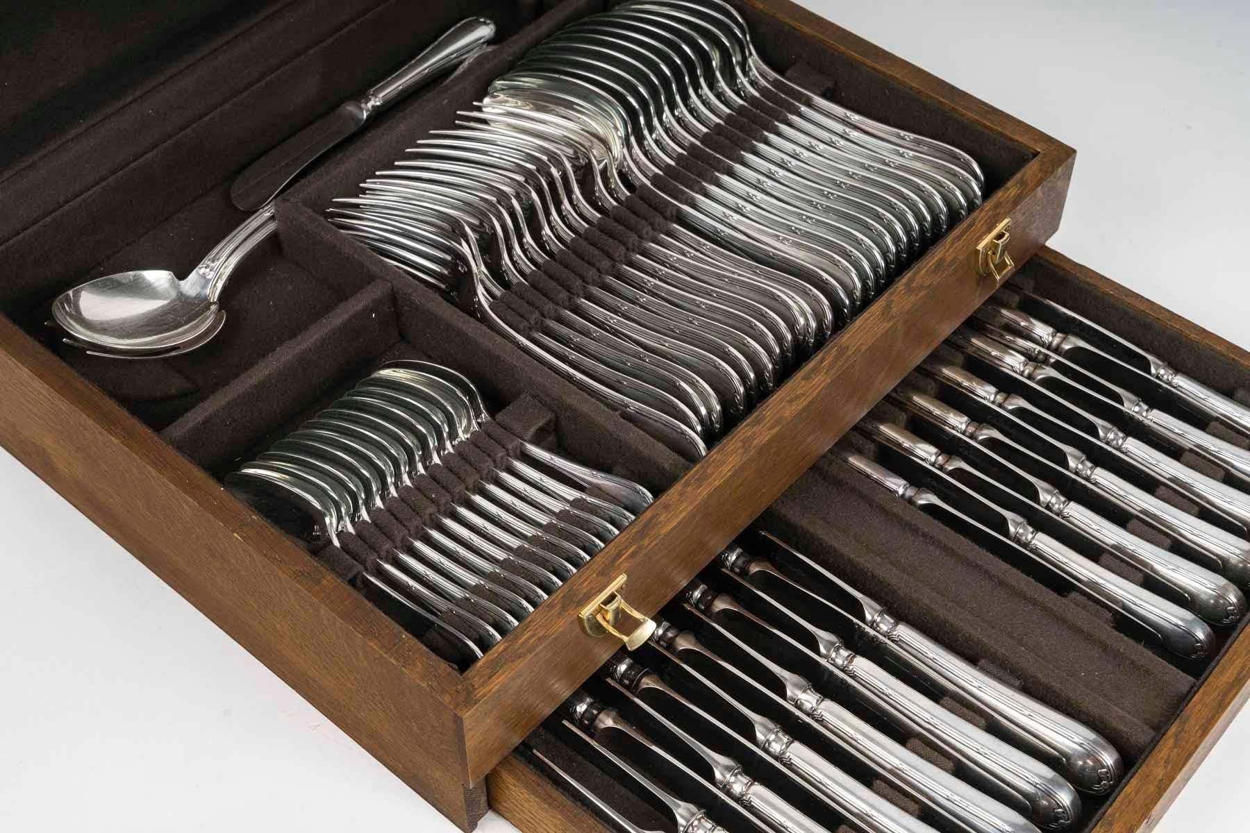 A large Christofle service in a patinated wooden box, 63 pieces, full.

Christofle silver-plated cutlery set, presented in a patinated wooden box, 20th century, very good condition, complete, 63 pieces.
Box: H: 11cm, W: 37.5cm, D: 31cm