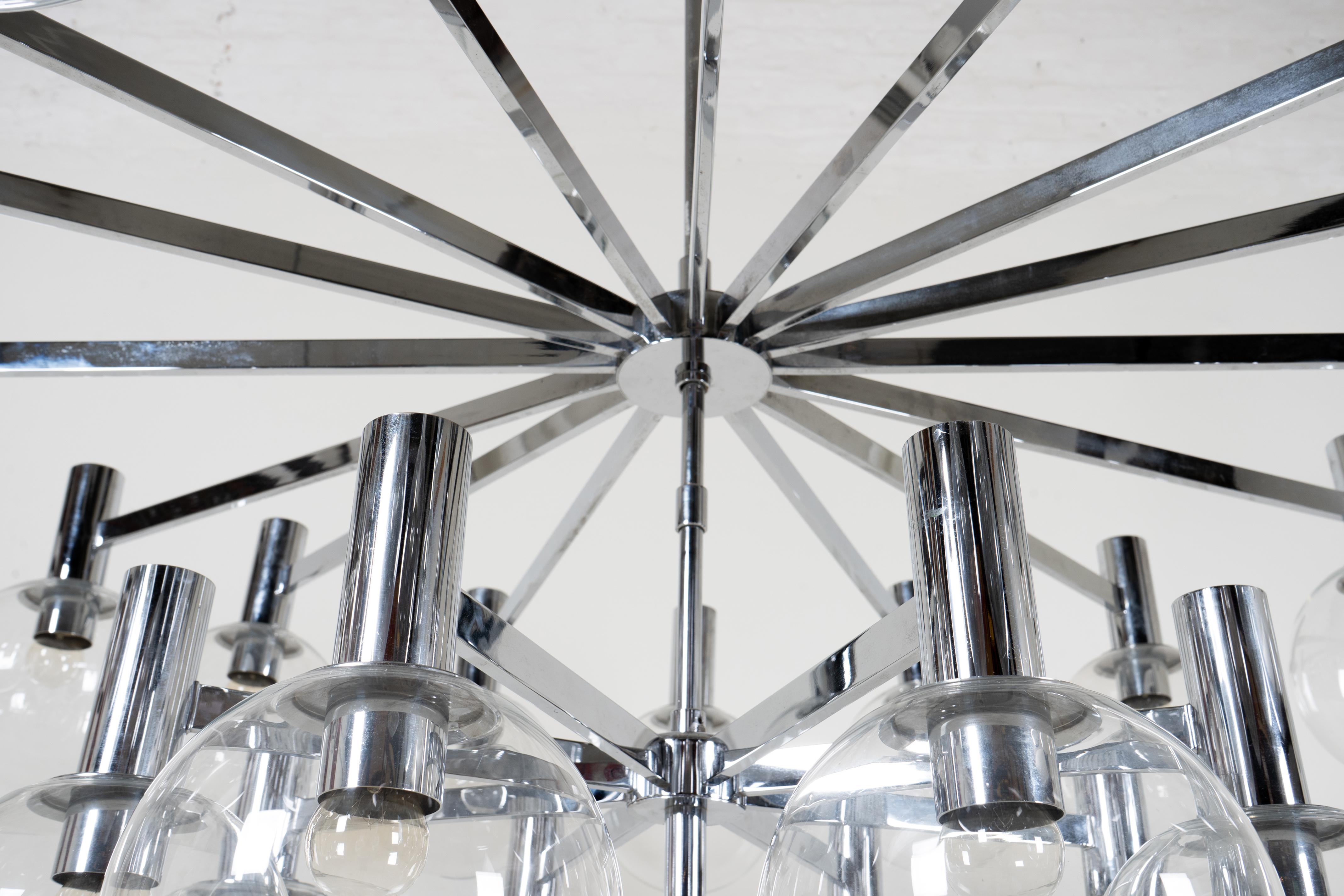 Grande lampadario cromato di Ott International, Germania, anni '70 ca. in vendita 4
