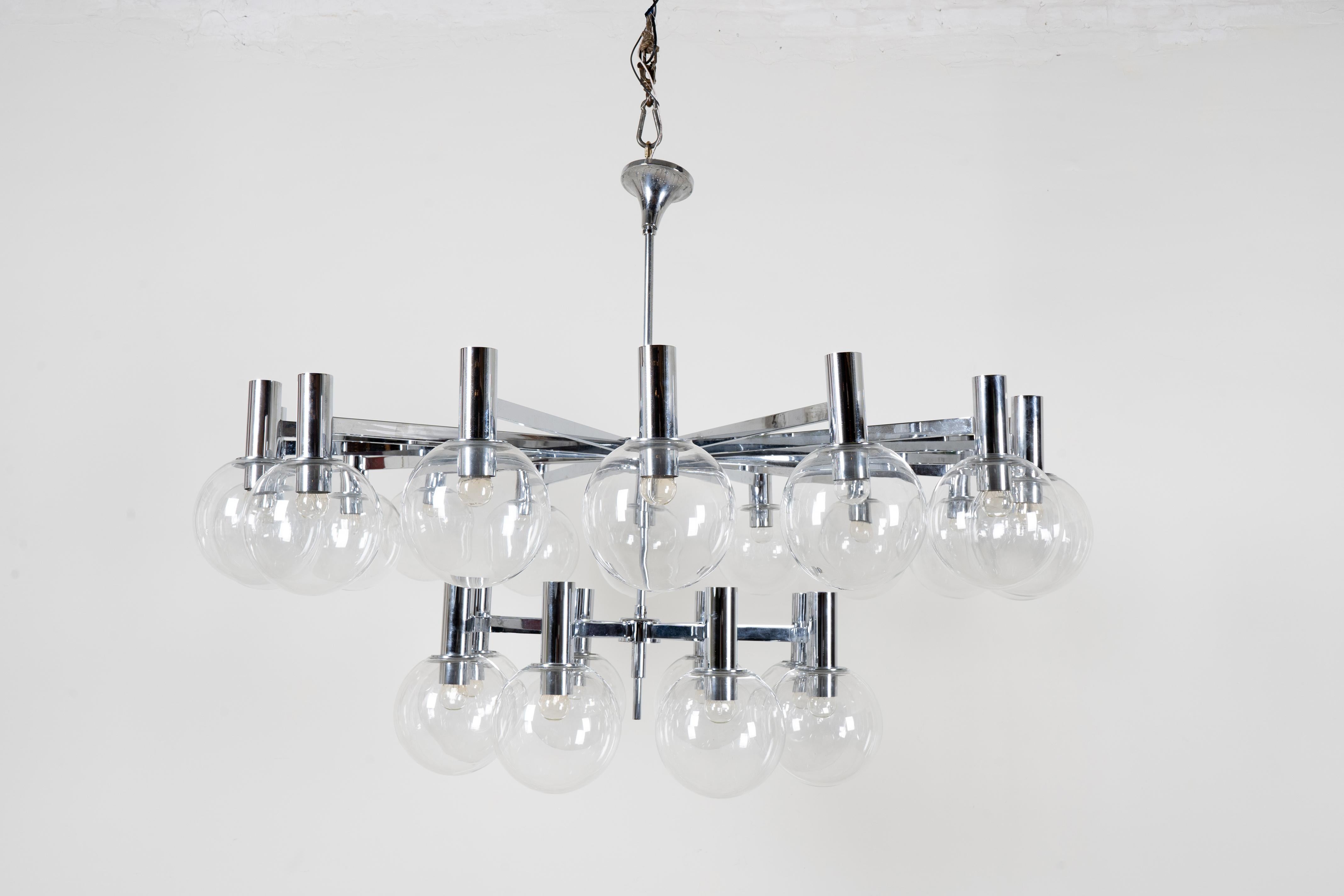 Grande lampadario cromato di Ott International, Germania, anni '70 ca. in vendita 2
