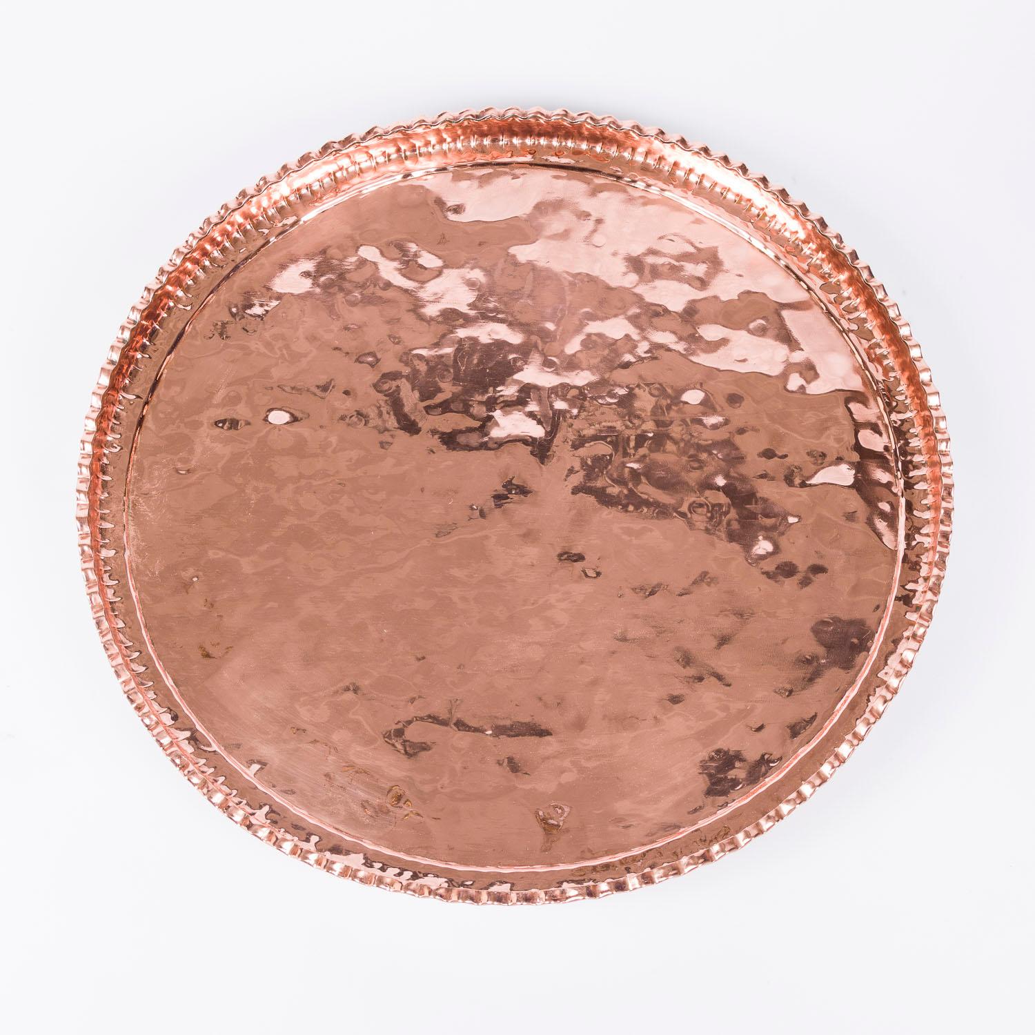 Copper A large circular copper tray with pie crust edge For Sale