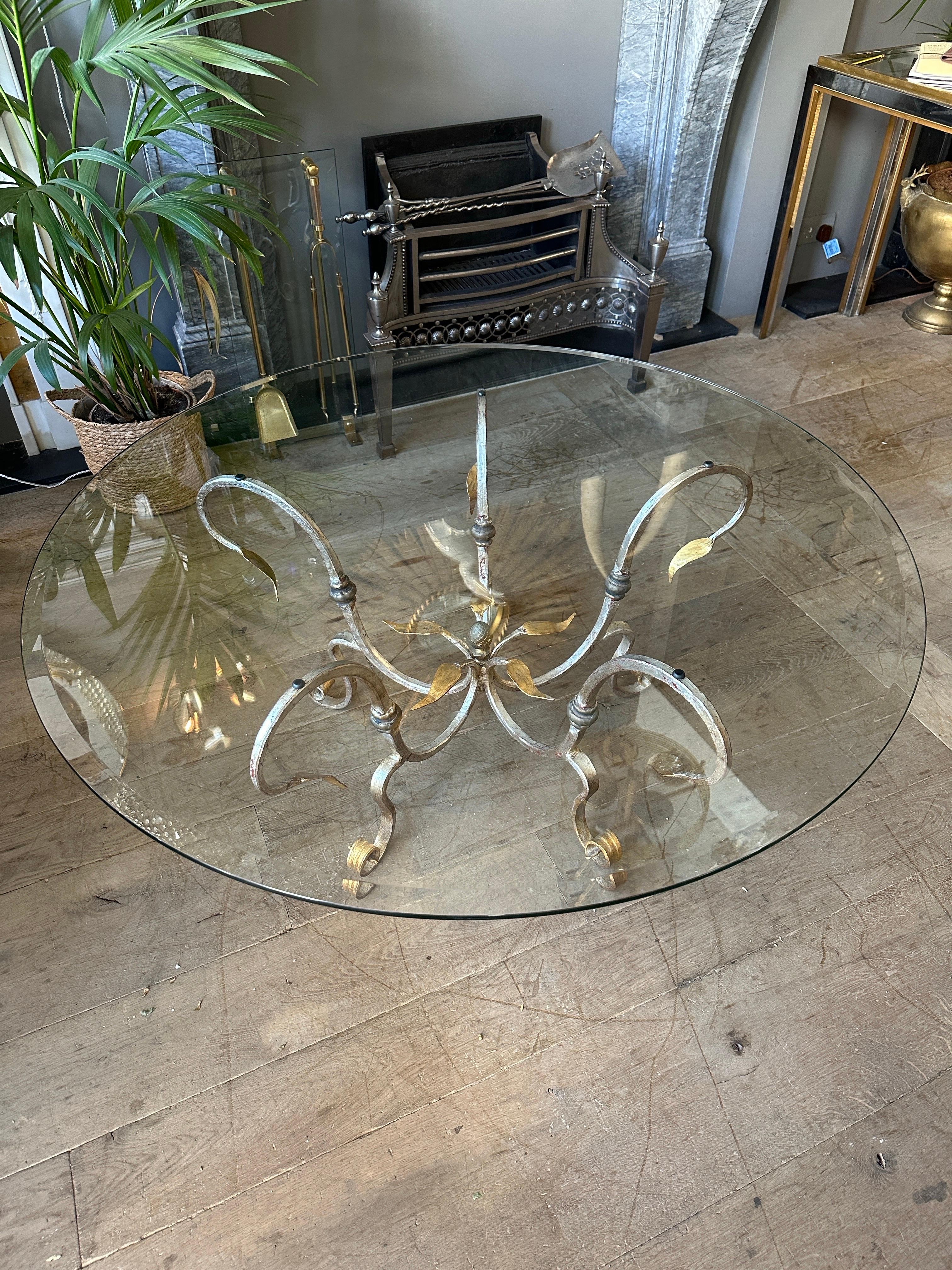 Grande table basse ou de cocktail circulaire en fer forgé doré et argenté en vente 8
