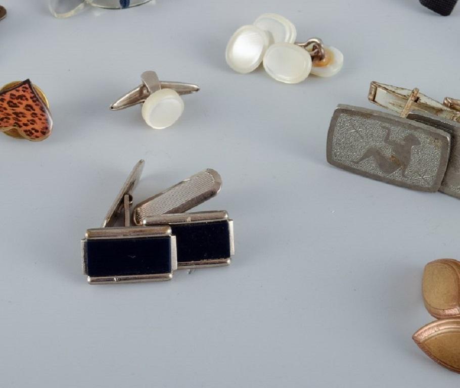 Modernist A large collection of Scandinavian cufflinks in gilded metal and plated silver For Sale