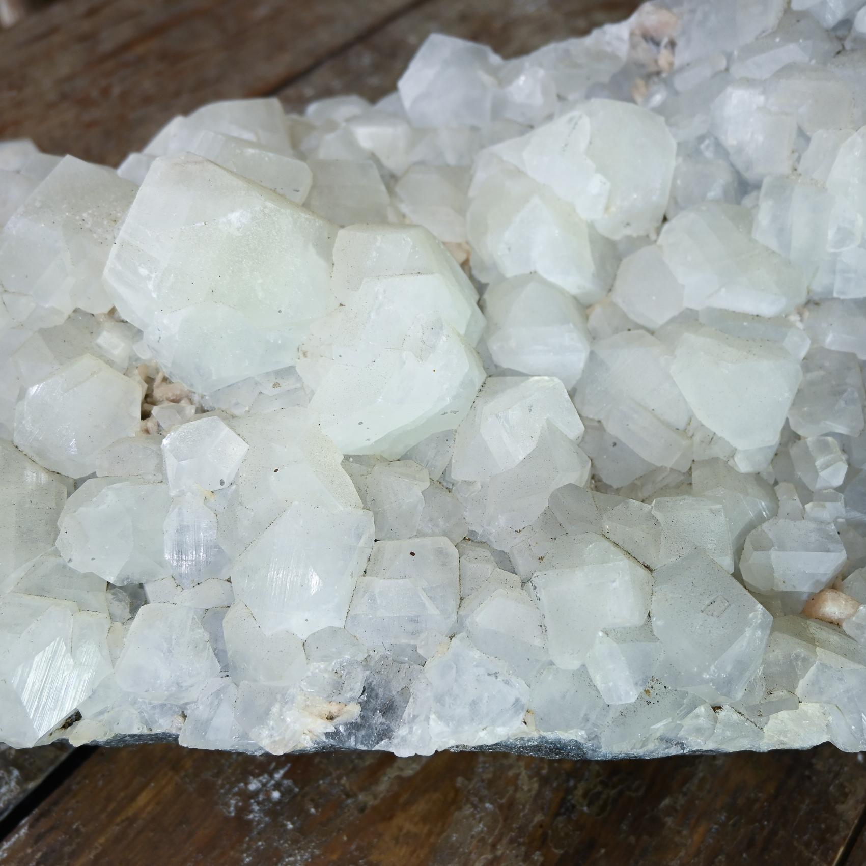 Un grande cluster cristallino Specimen geologico - Calcite e quarzo cristallizzati in vendita 5