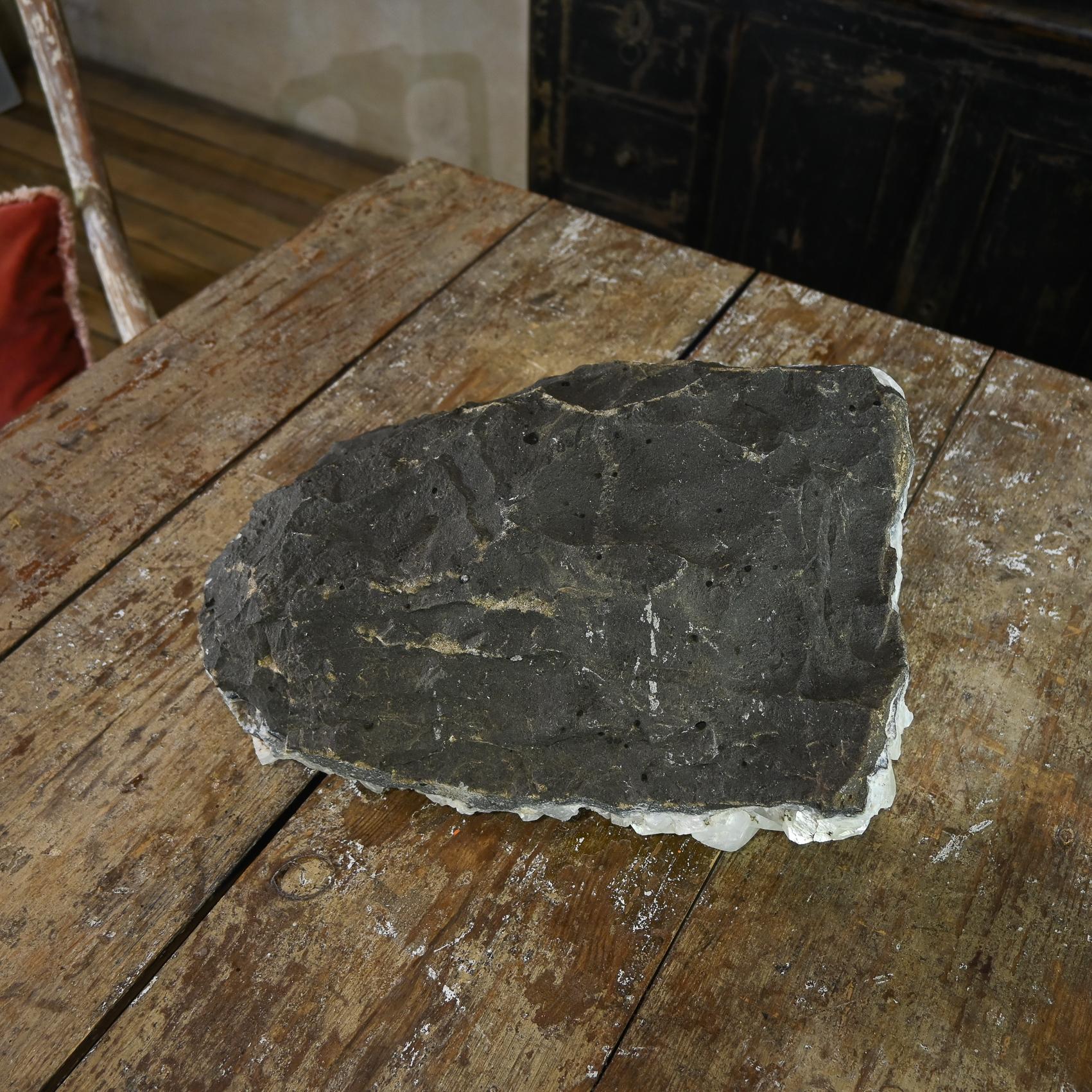 Un grande cluster cristallino Specimen geologico - Calcite e quarzo cristallizzati in vendita 9