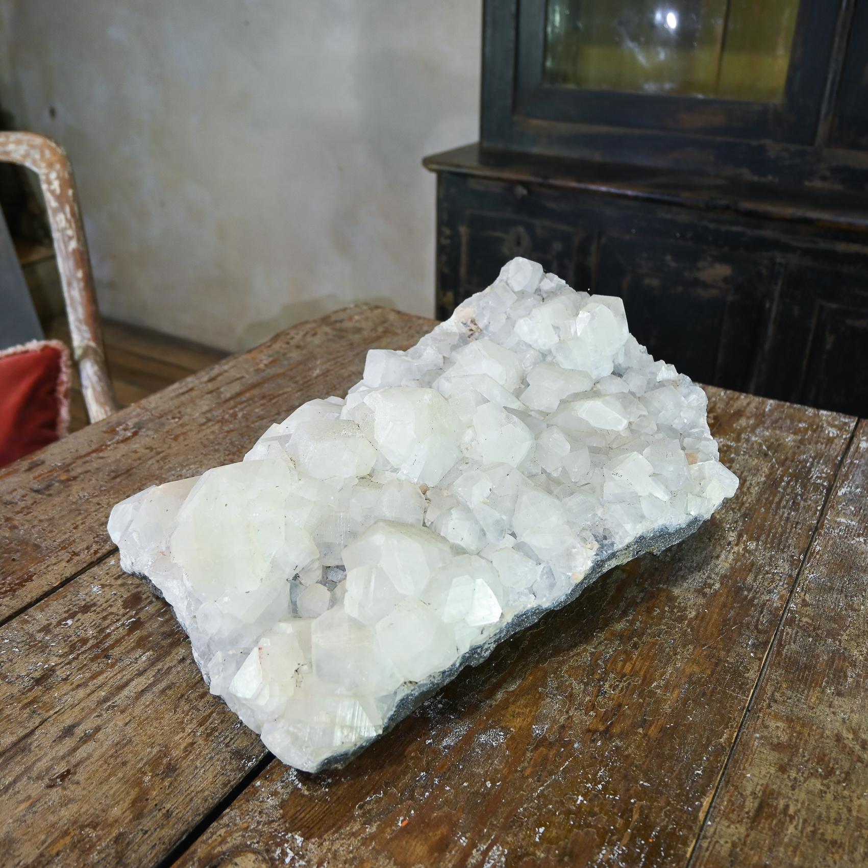 Un grande cluster cristallino Specimen geologico - Calcite e quarzo cristallizzati in vendita 3