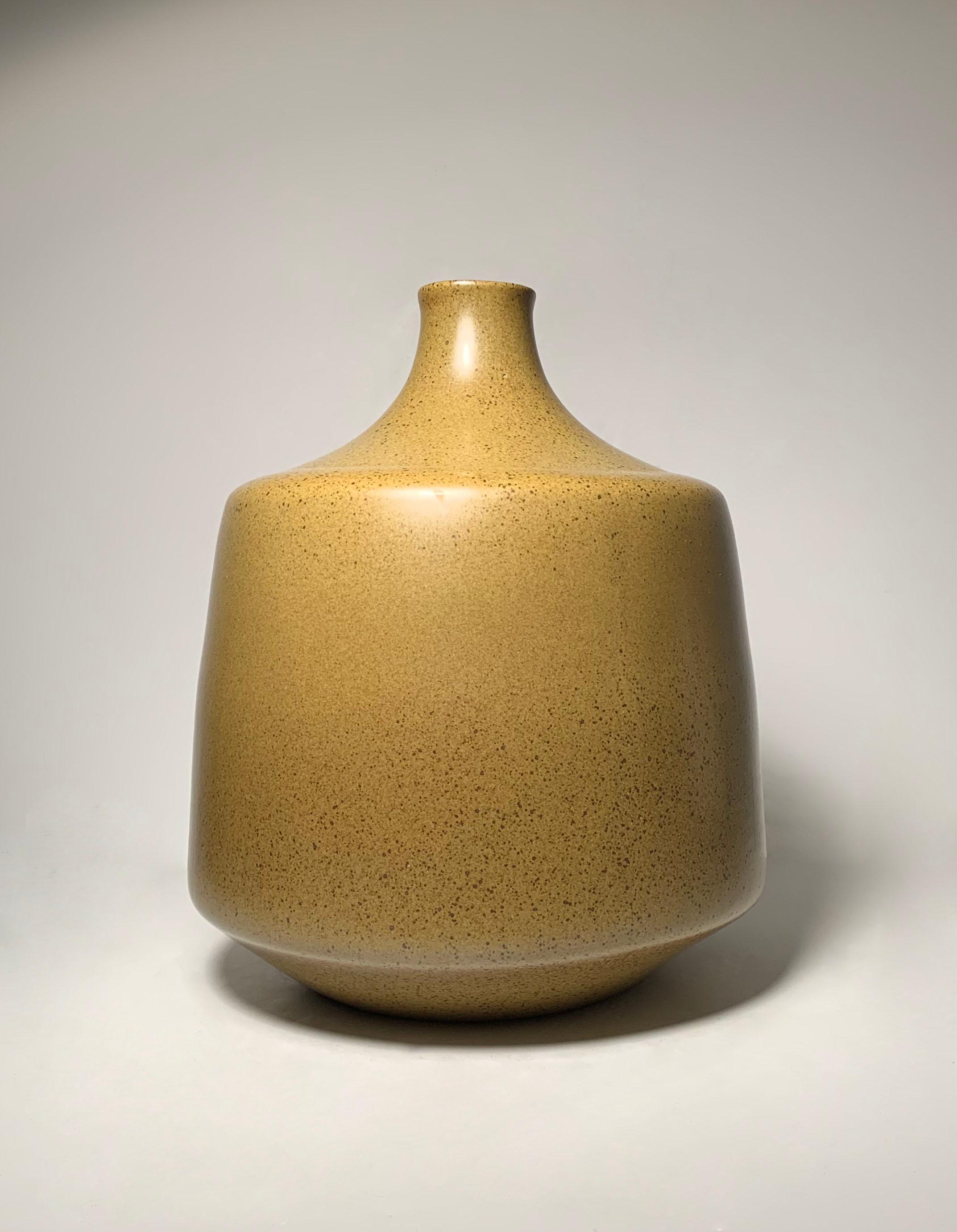 A large Danish modern style vintage ceramic lamp base by David Cressey. In the manner of Gordon Martz.