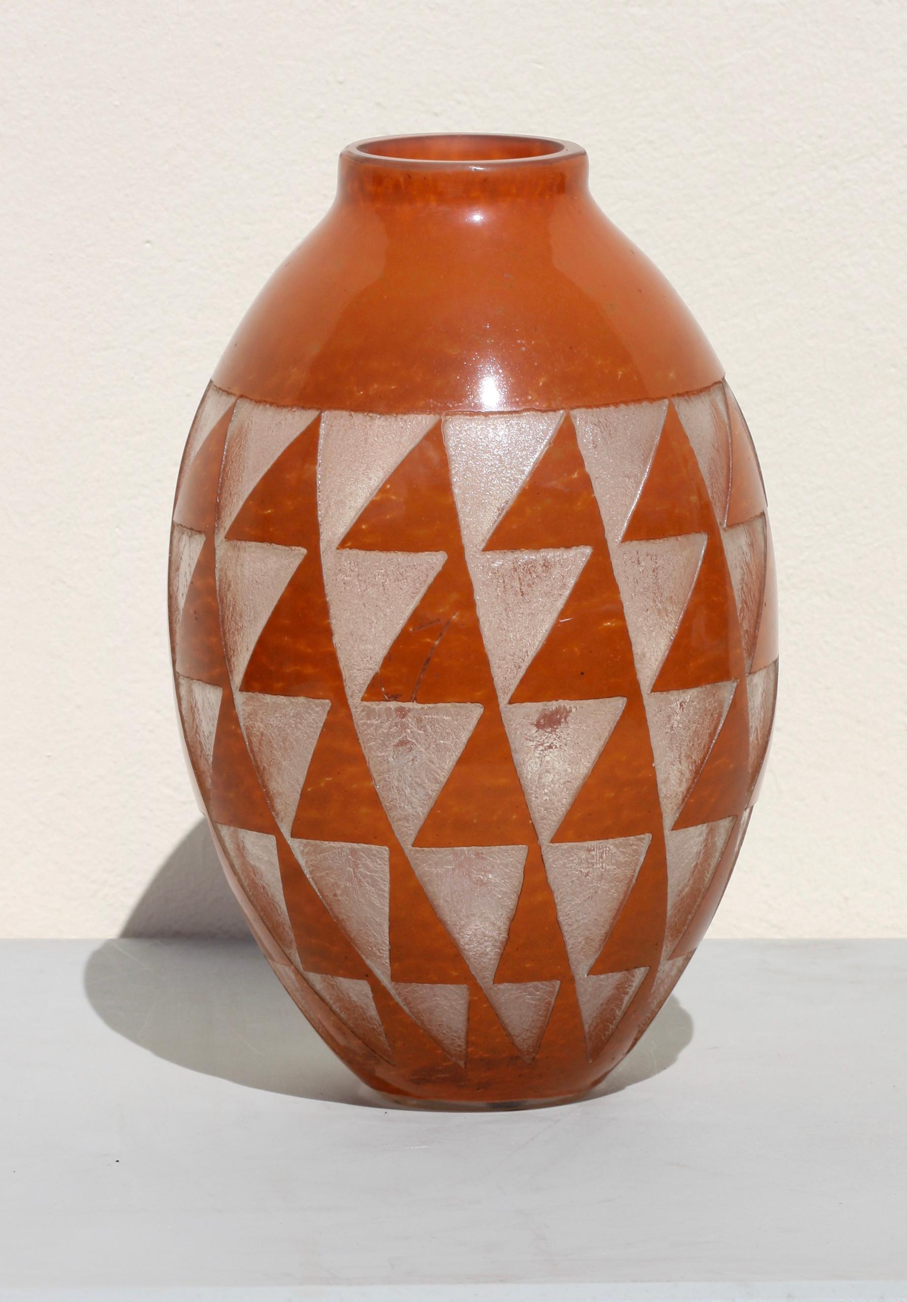 Grand vase Art Déco en verre gravé à l'acide Degue en vente 5