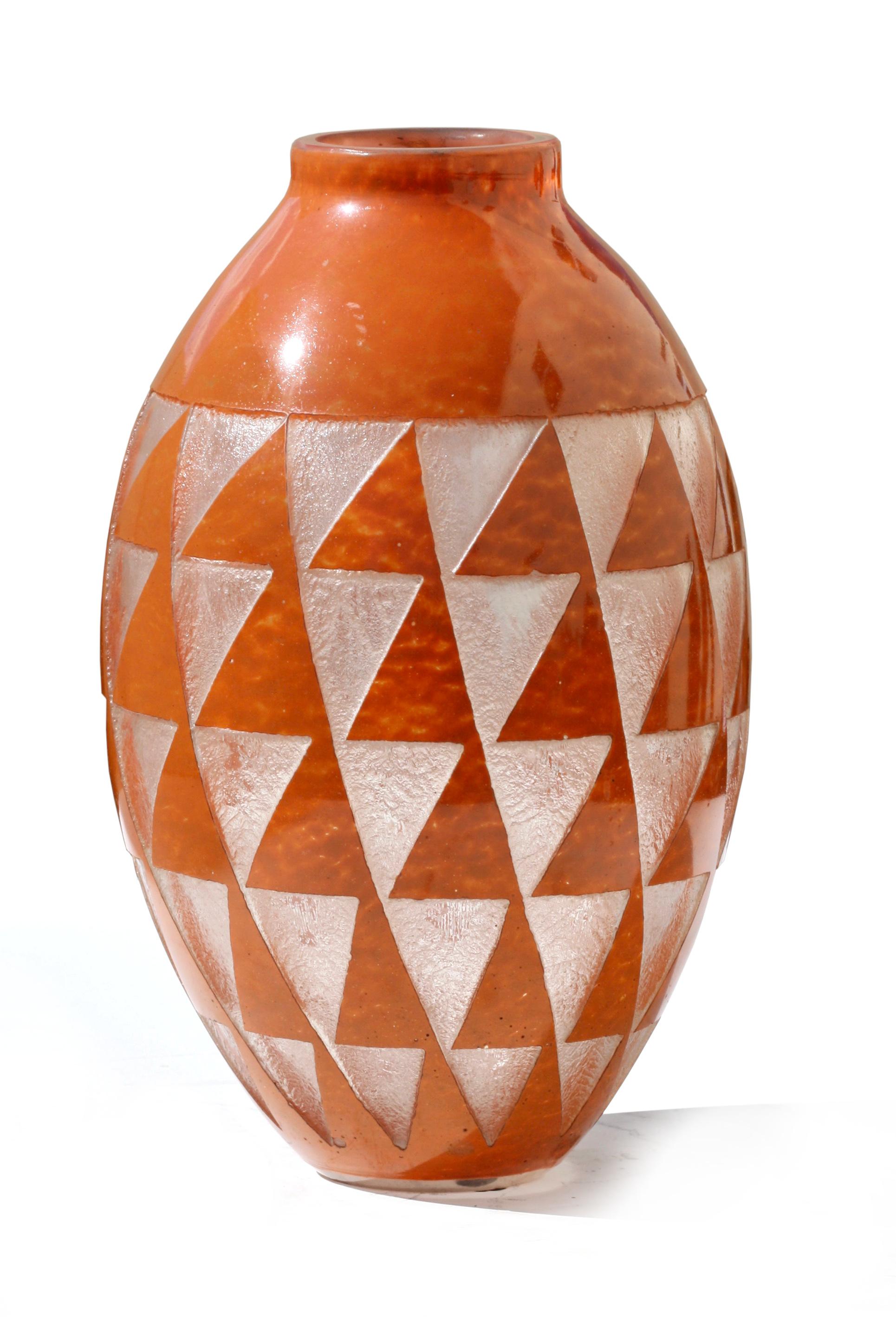 Grand vase Art Déco en verre gravé à l'acide Degue en vente 4
