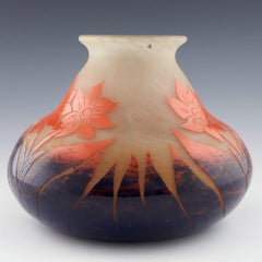 Grand vase en verre camée Degue, vers 1930