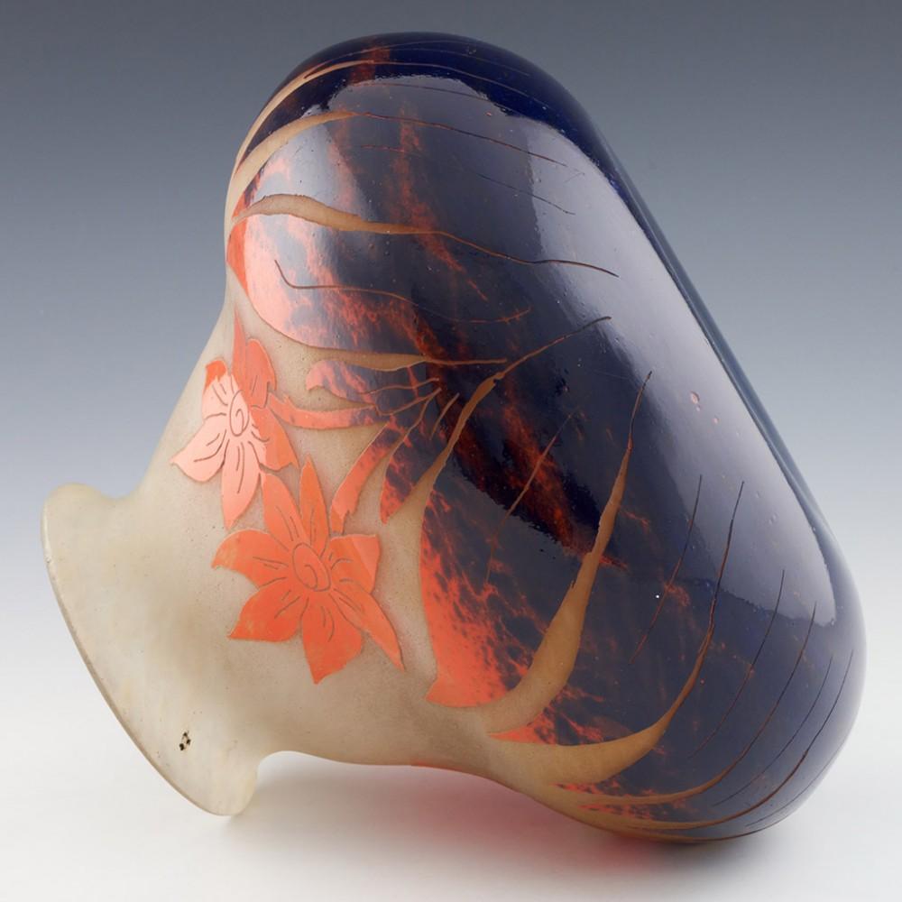 Grande vaso in vetro Degue Cameo, 1930 ca. In condizioni buone in vendita a Tunbridge Wells, GB