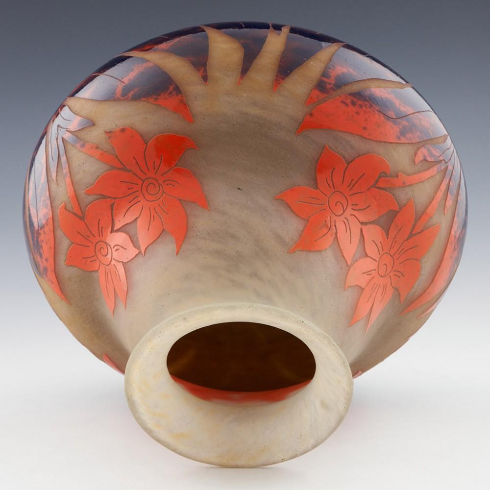 A Large Degue Cameo Glass Vase, c1930 For Sale 1