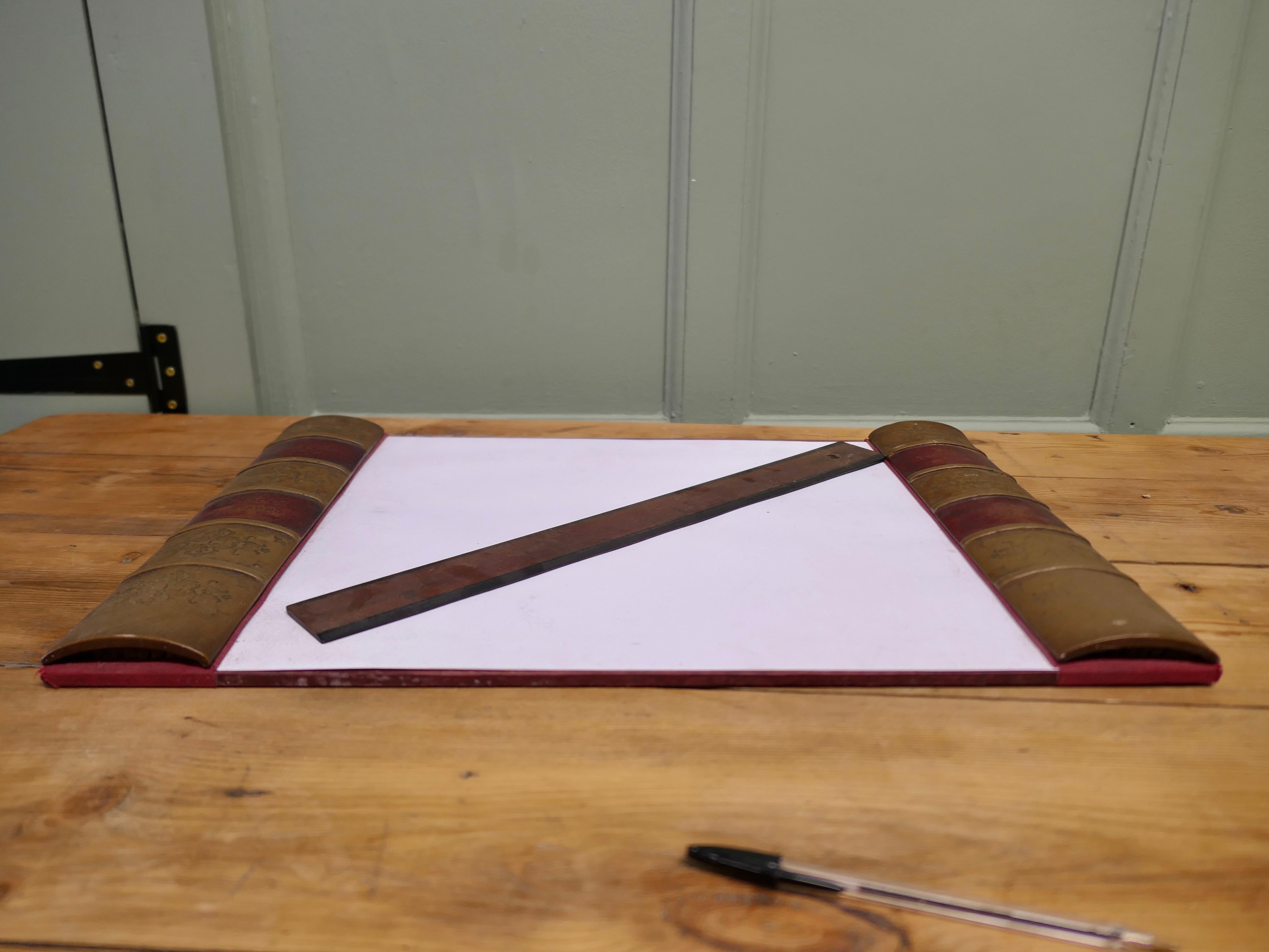 A Large Desk Blotter Ein tolles Möbelstück für den Schreibtisch (Arts and Crafts) im Angebot