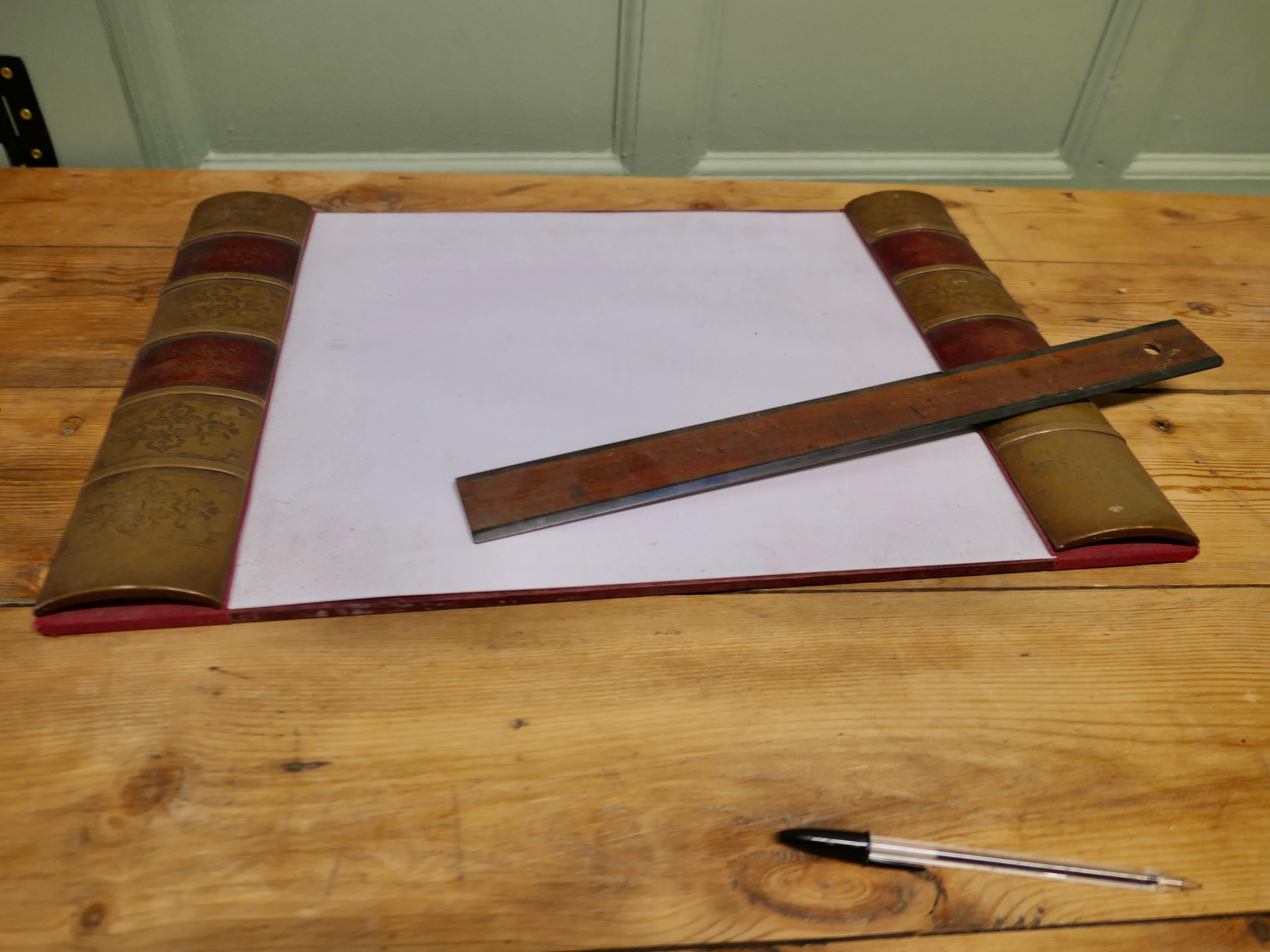 A Large Desk Blotter Ein tolles Möbelstück für den Schreibtisch (Leder) im Angebot